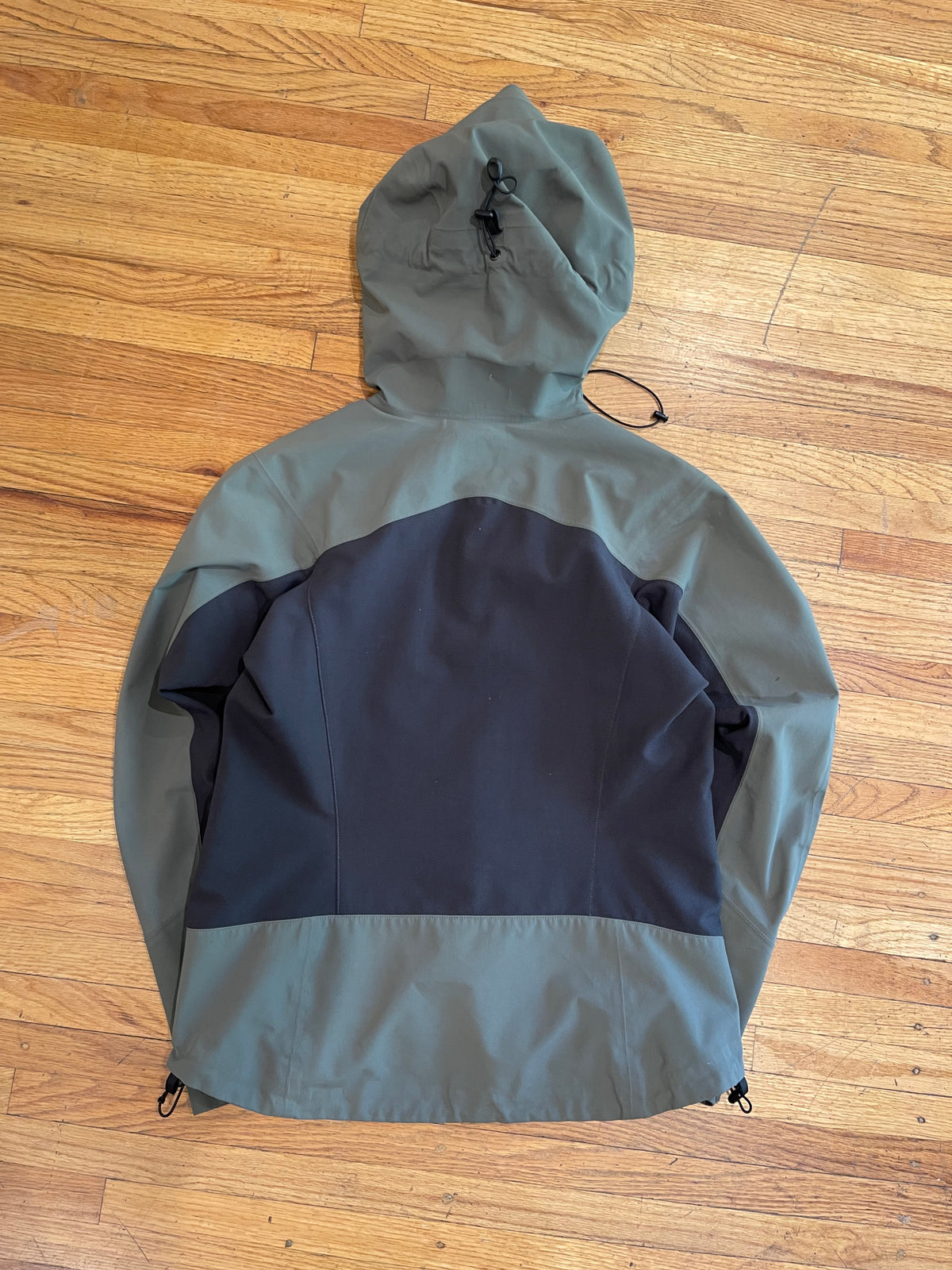 (S) August 2006 Arc’teryx Seeker Comp Sidewinder Softshell Jacket