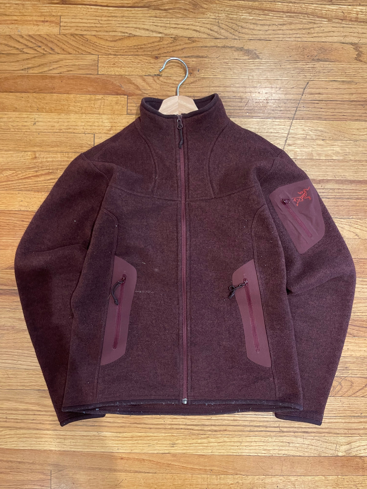 (Women’s S) Arc’teryx Covert - Burgundy
