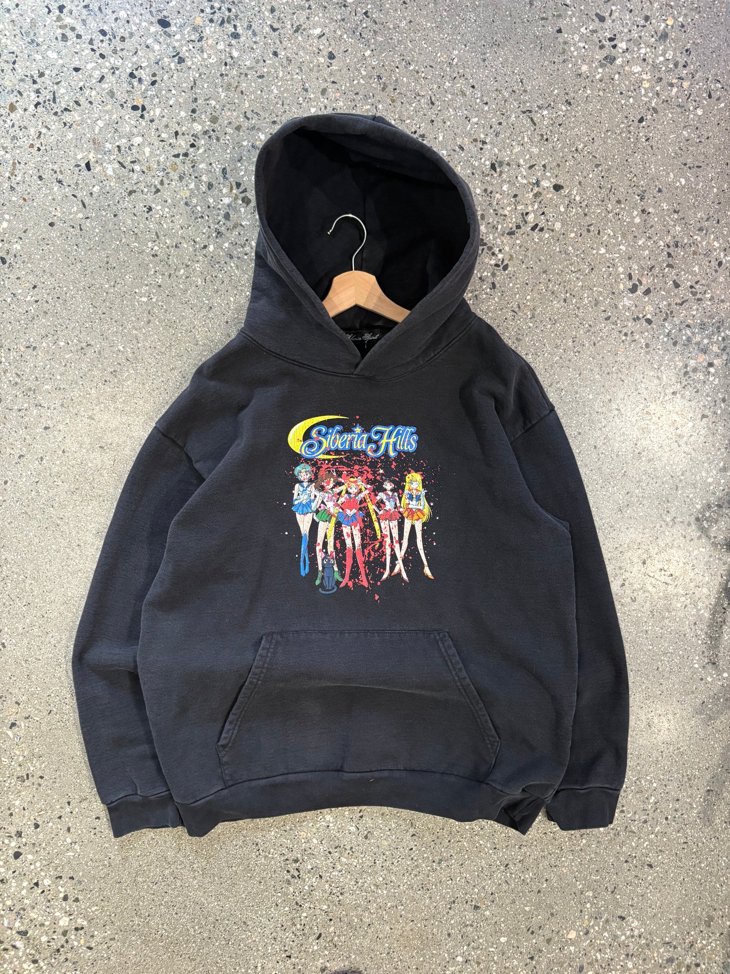 (L/XL) Siberia Hills Black Hoodie