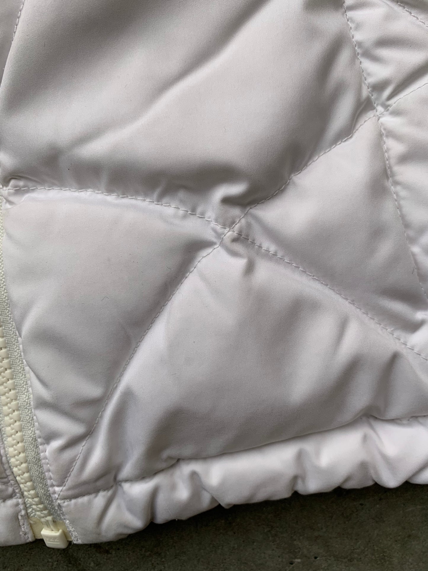 (XS) The North Face 550 White Vest