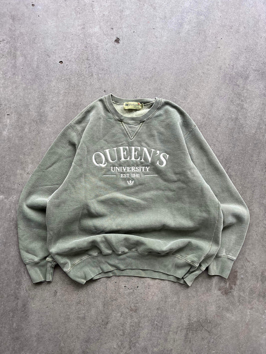 (XL) 90’s Sunfaded Matcha Queens U Crewneck