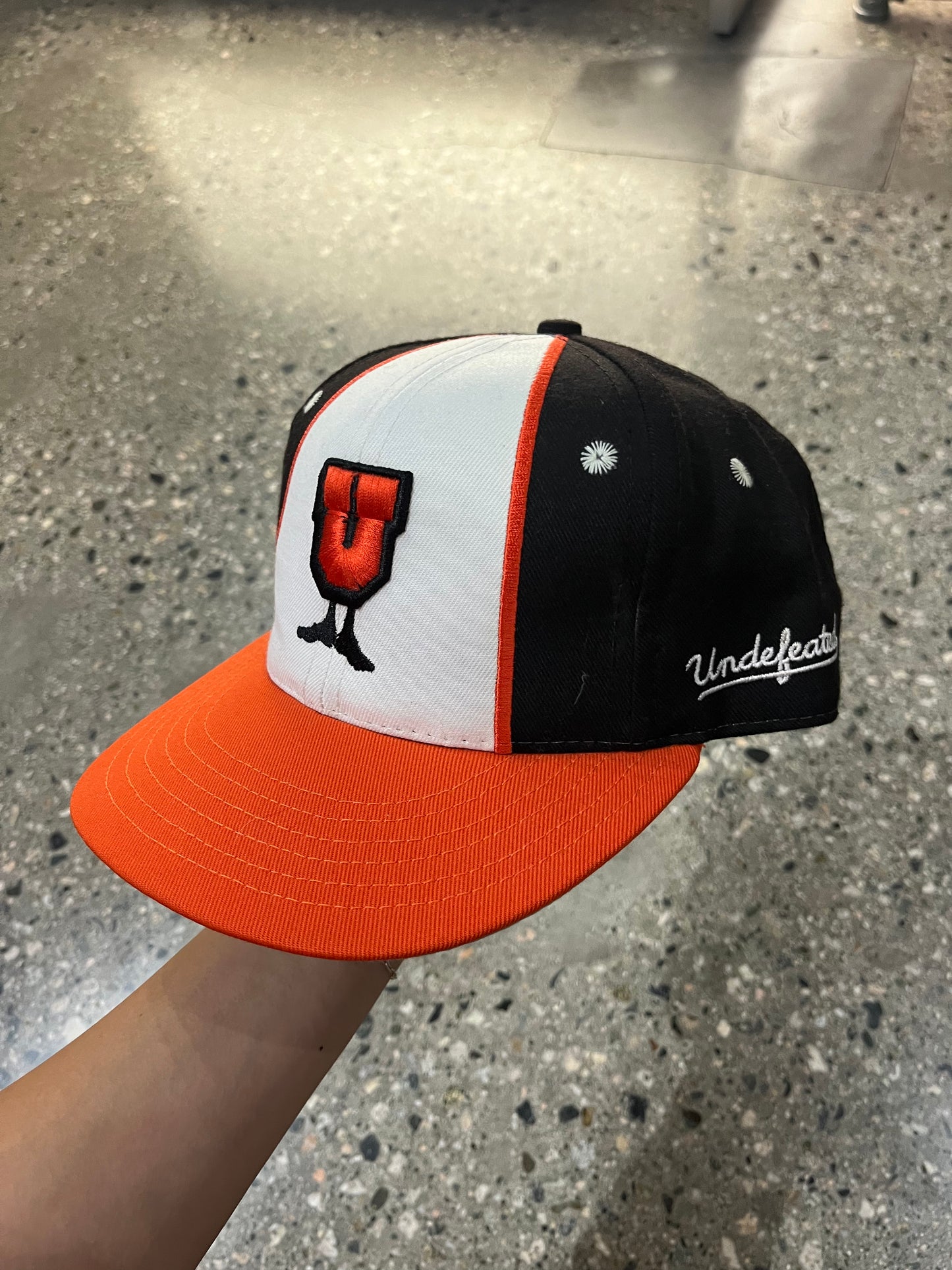 (59.6cm) 00's Undefeated Patch Logo Fitted Hat