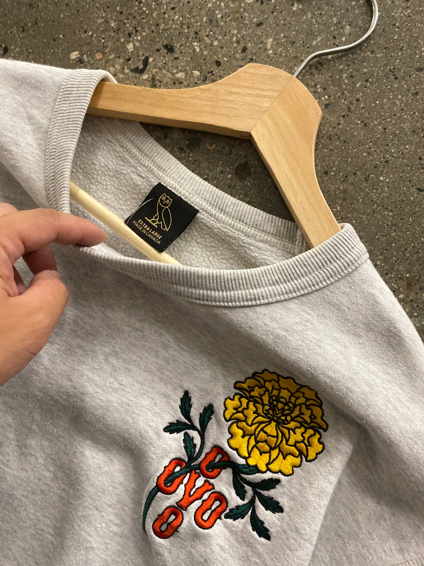 (XL) OVO flower crewneck