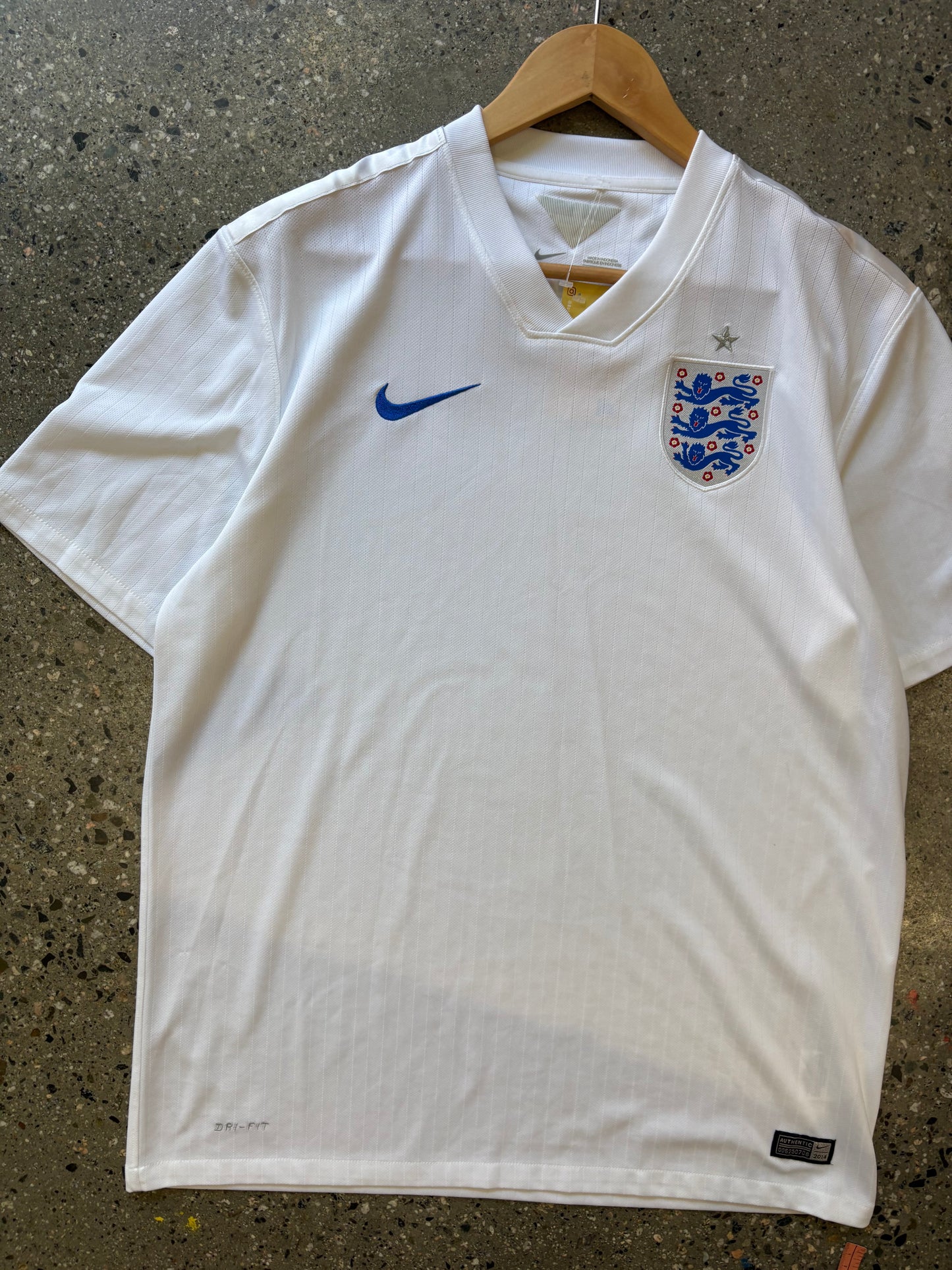 (L) 2014 Nike England Kit