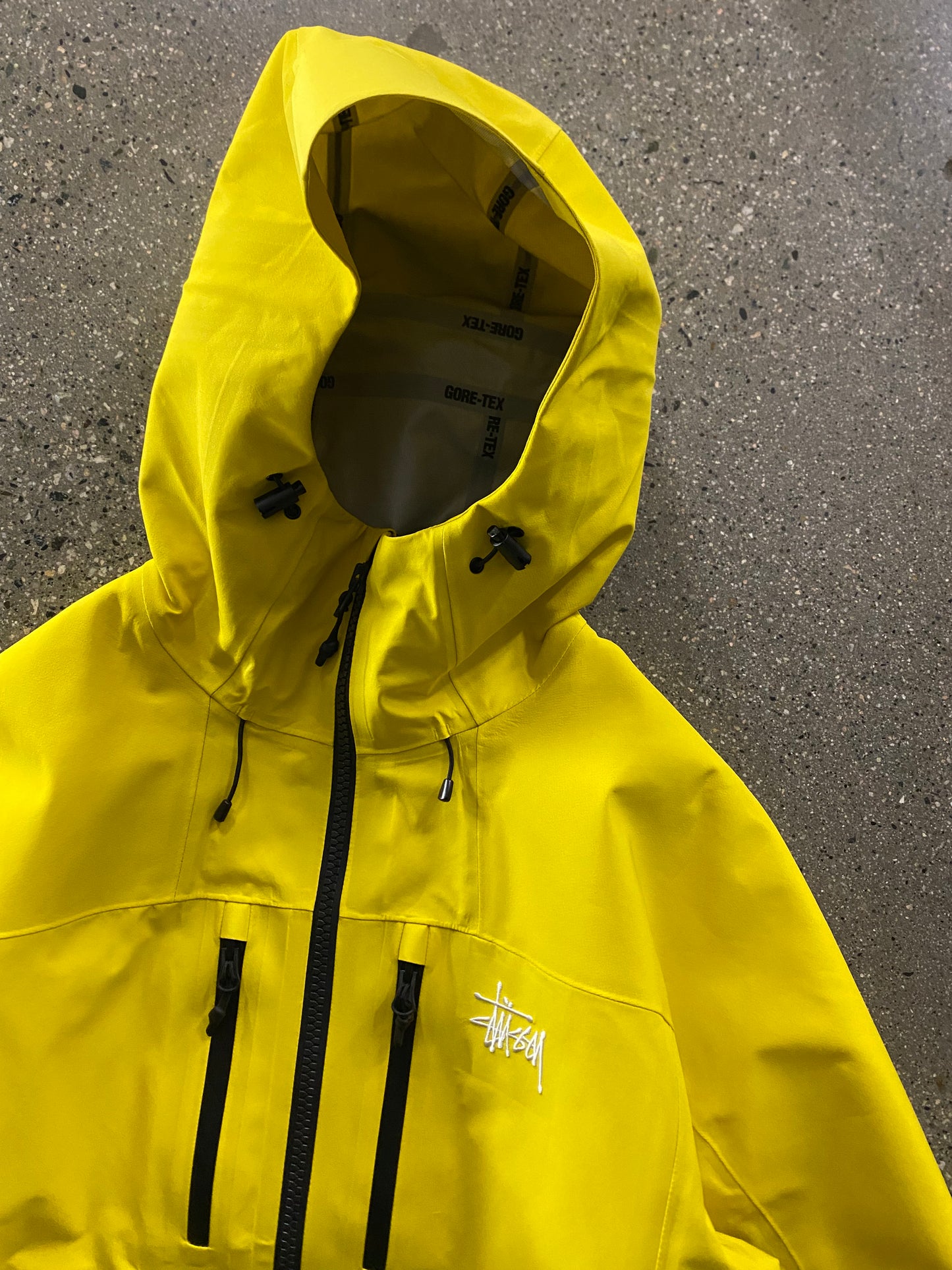 (S/M) Stussy Yellow Goretex Rain Jacket SS26