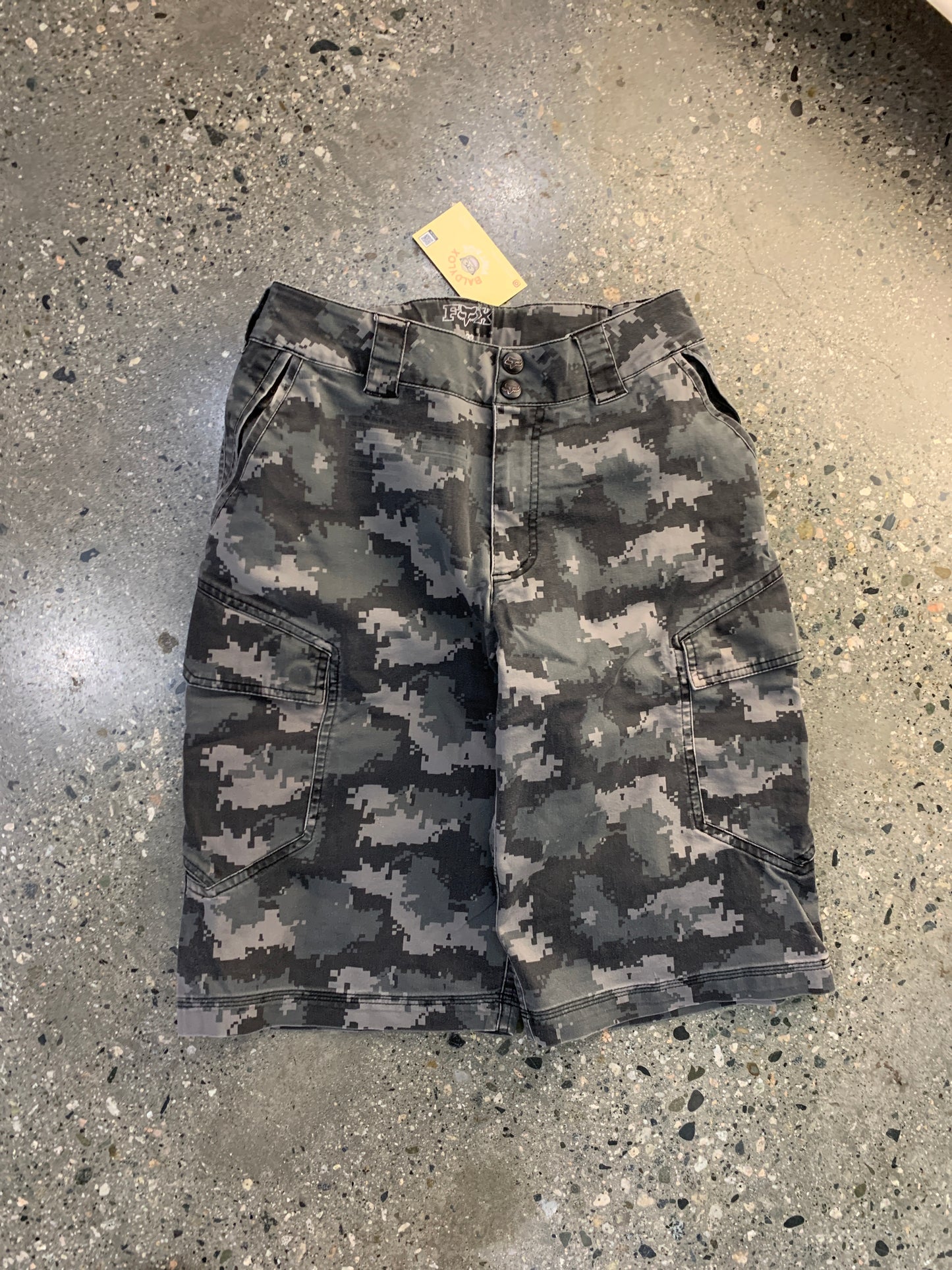 S10 - 32w Fox Racing Cargo Shorts