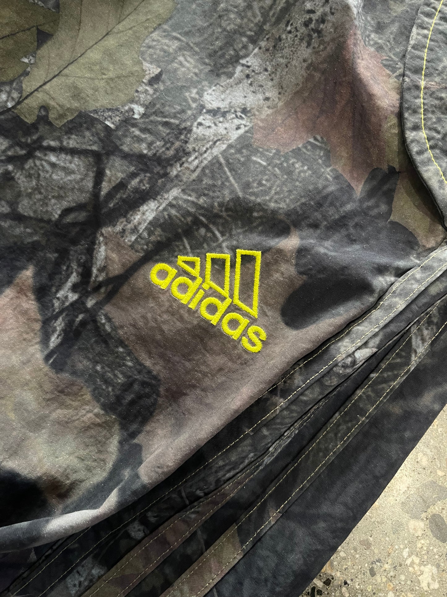 (L) Adidas Originals Camo Pants