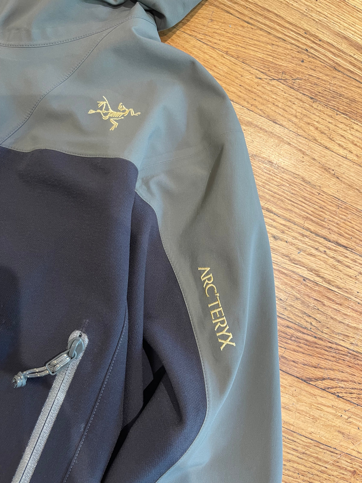 (S) August 2006 Arc’teryx Seeker Comp Sidewinder Softshell Jacket