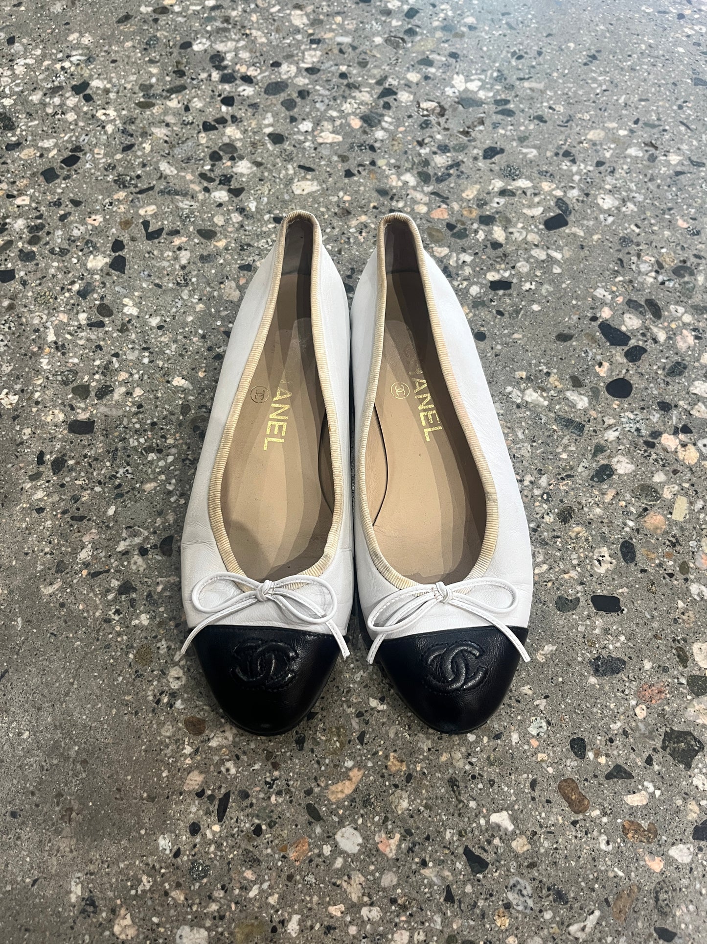 (5.5 US) Chanel Ballet Flats - White