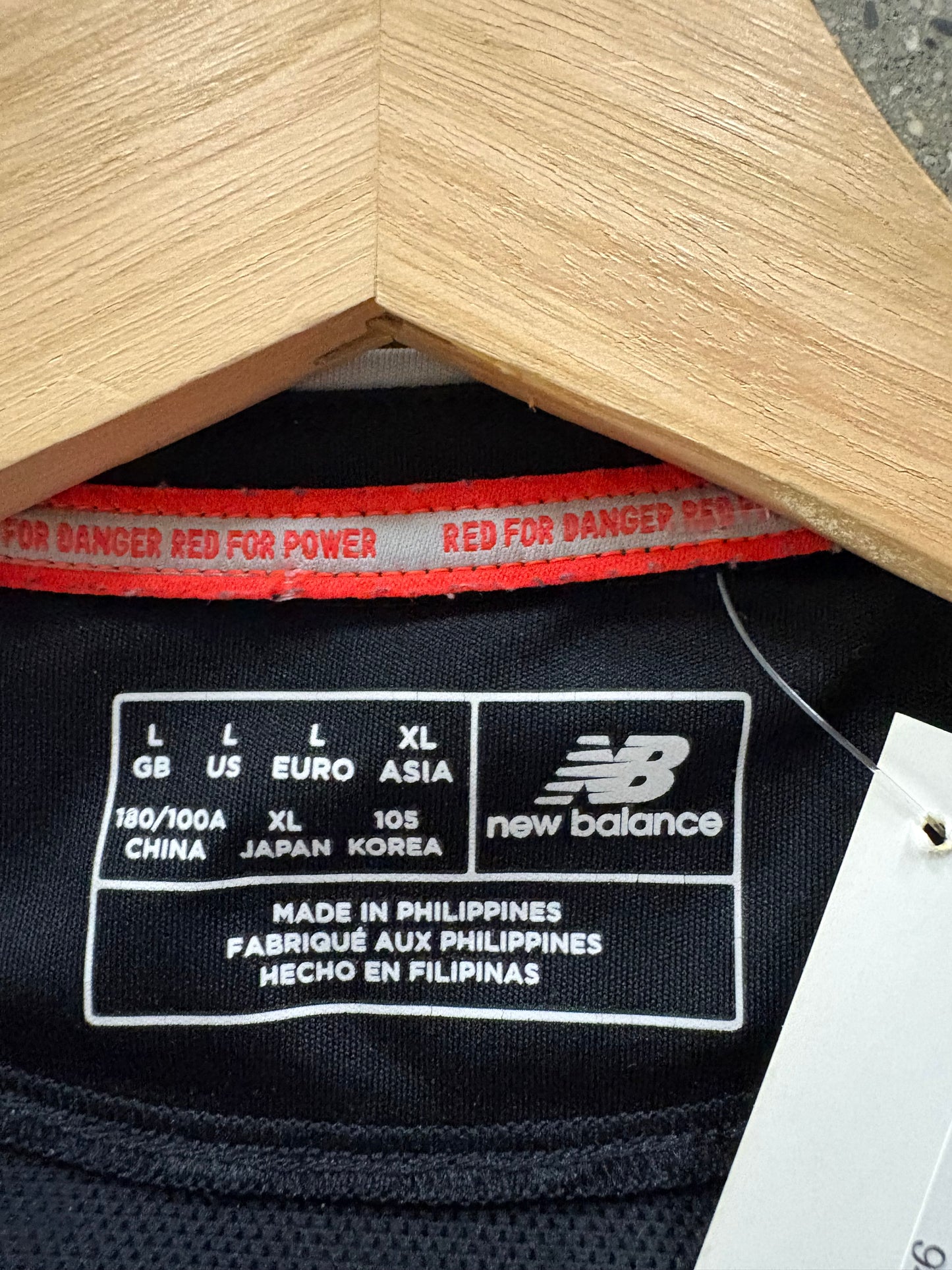 (L) NB Liverpool 16-17 Away Kit ( Hole on Back )