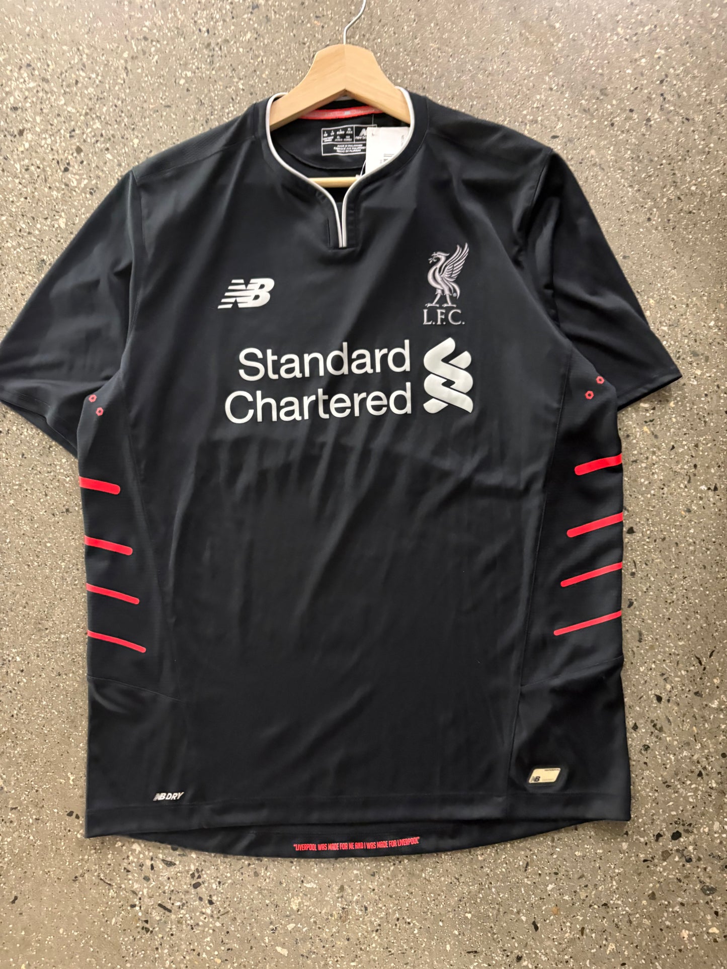 (L) NB Liverpool 16-17 Away Kit ( Hole on Back )