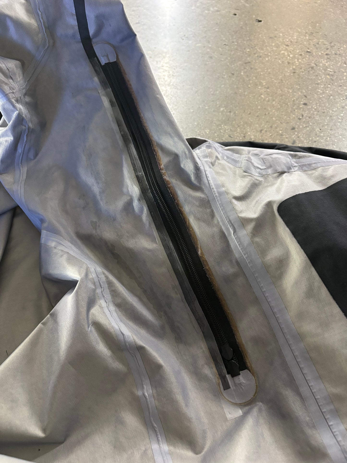 (Mens S) 2000s Arcteryx Beta AR ( as is )