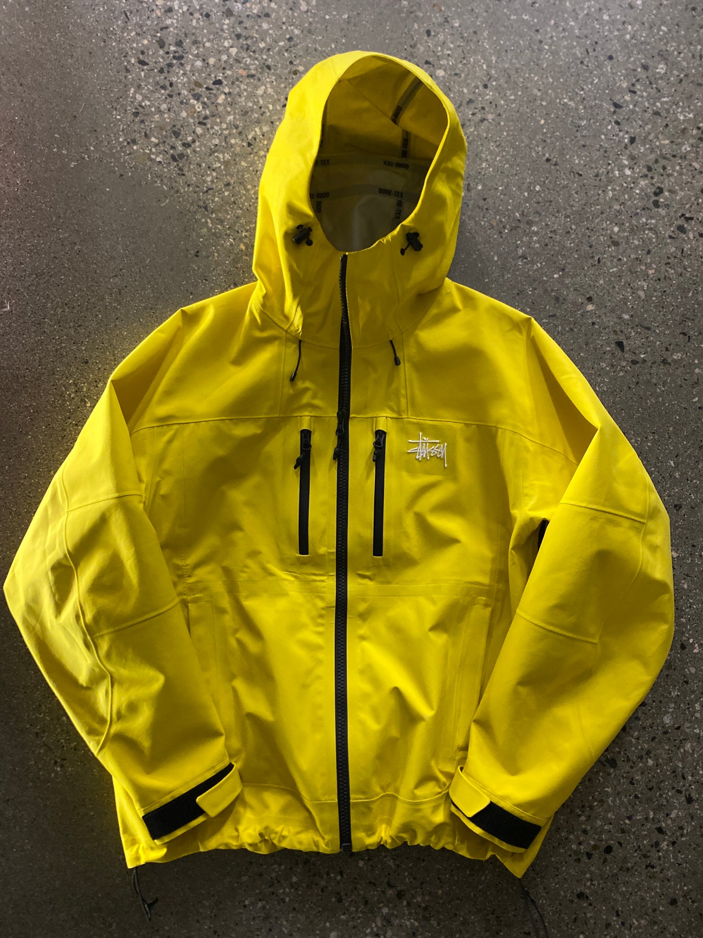 (S/M) Stussy Yellow Goretex Rain Jacket SS26