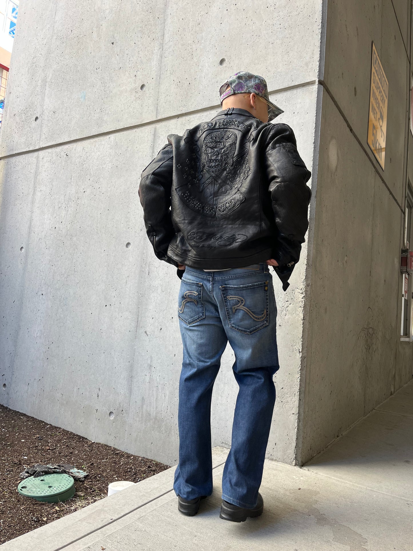 (35”) Baggy Rock & Republic Denim