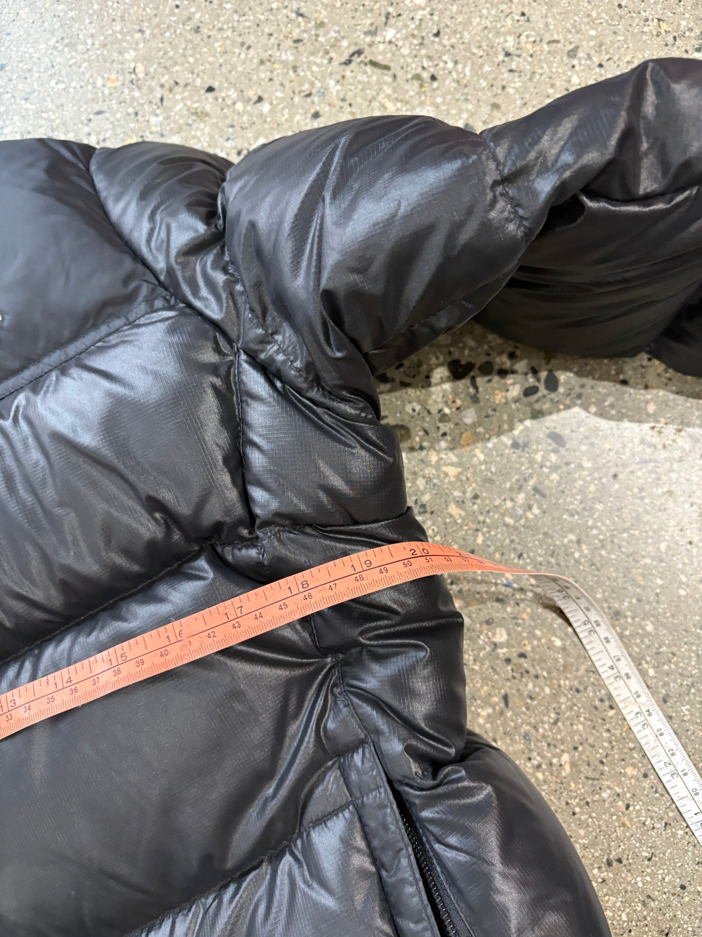 (S) All Black North Face 700 Puffer