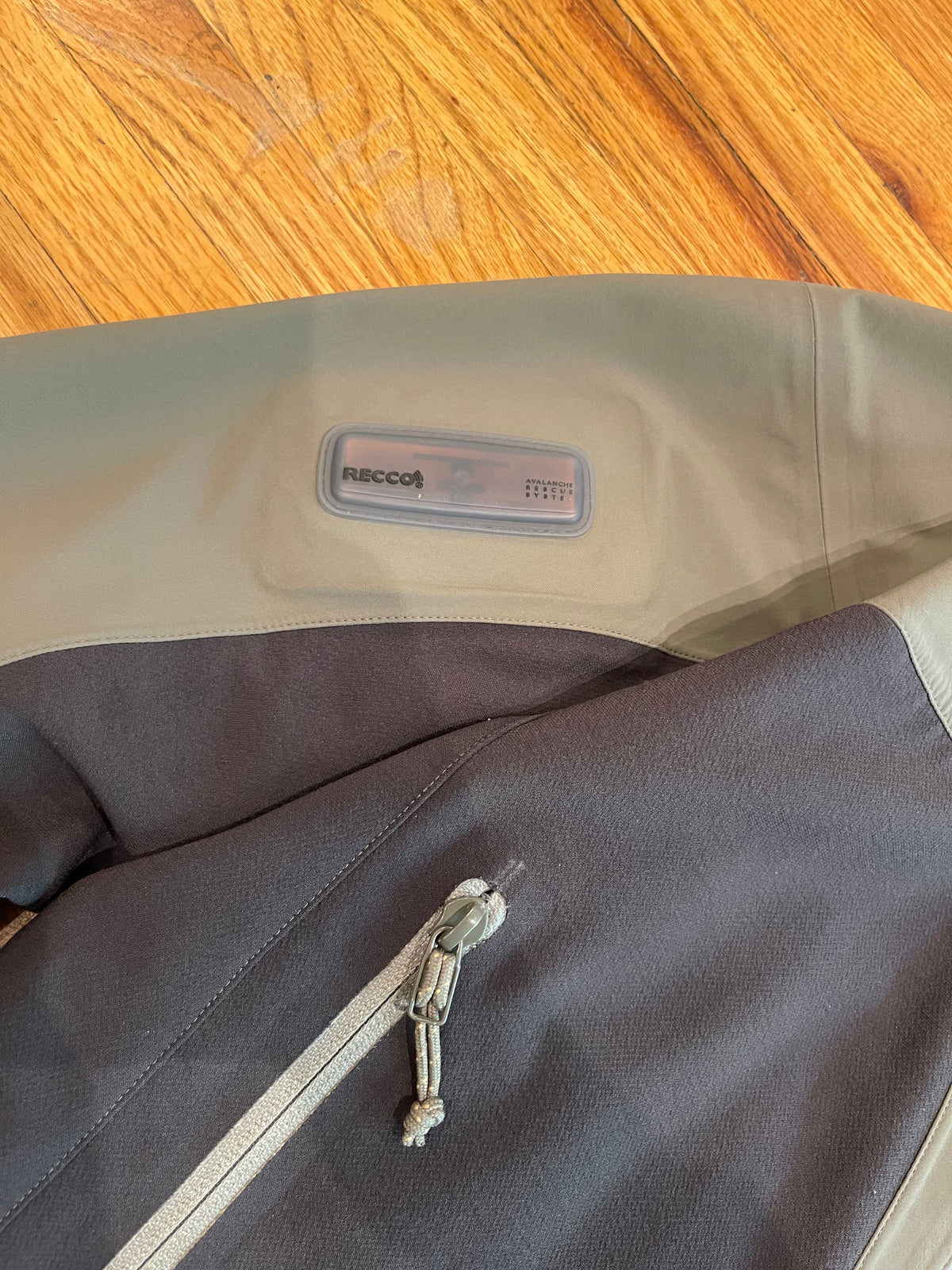 (S) August 2006 Arc’teryx Seeker Comp Sidewinder Softshell Jacket