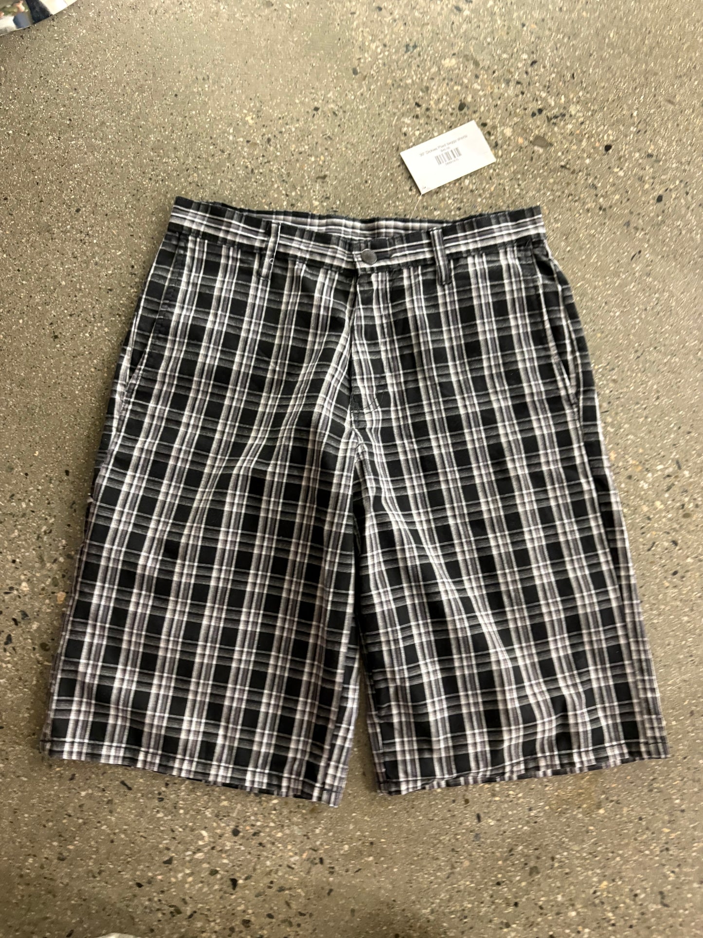 30” Dickies Plaid baggy shorts