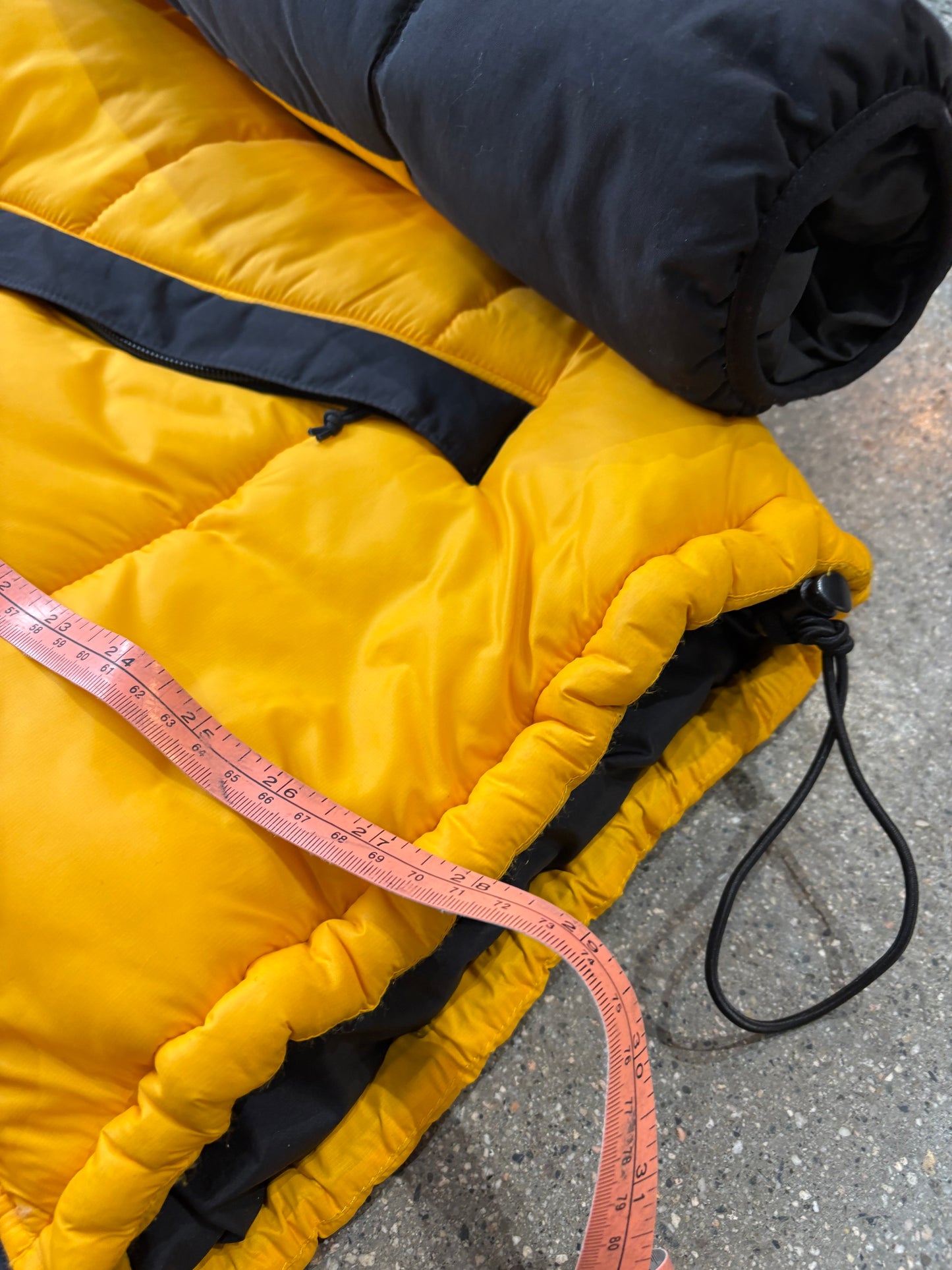 (L) The North Face Himalayan Puffer
