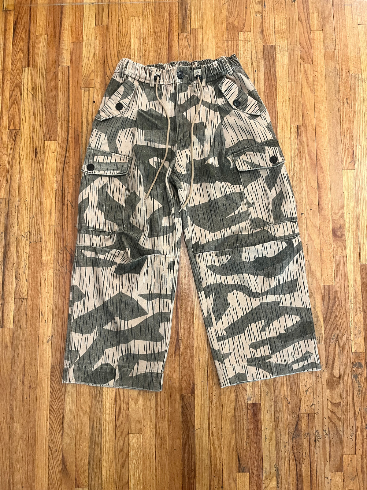 (S- M) Adidems Asteriks Camo Twill Balloon Cargo Pants
