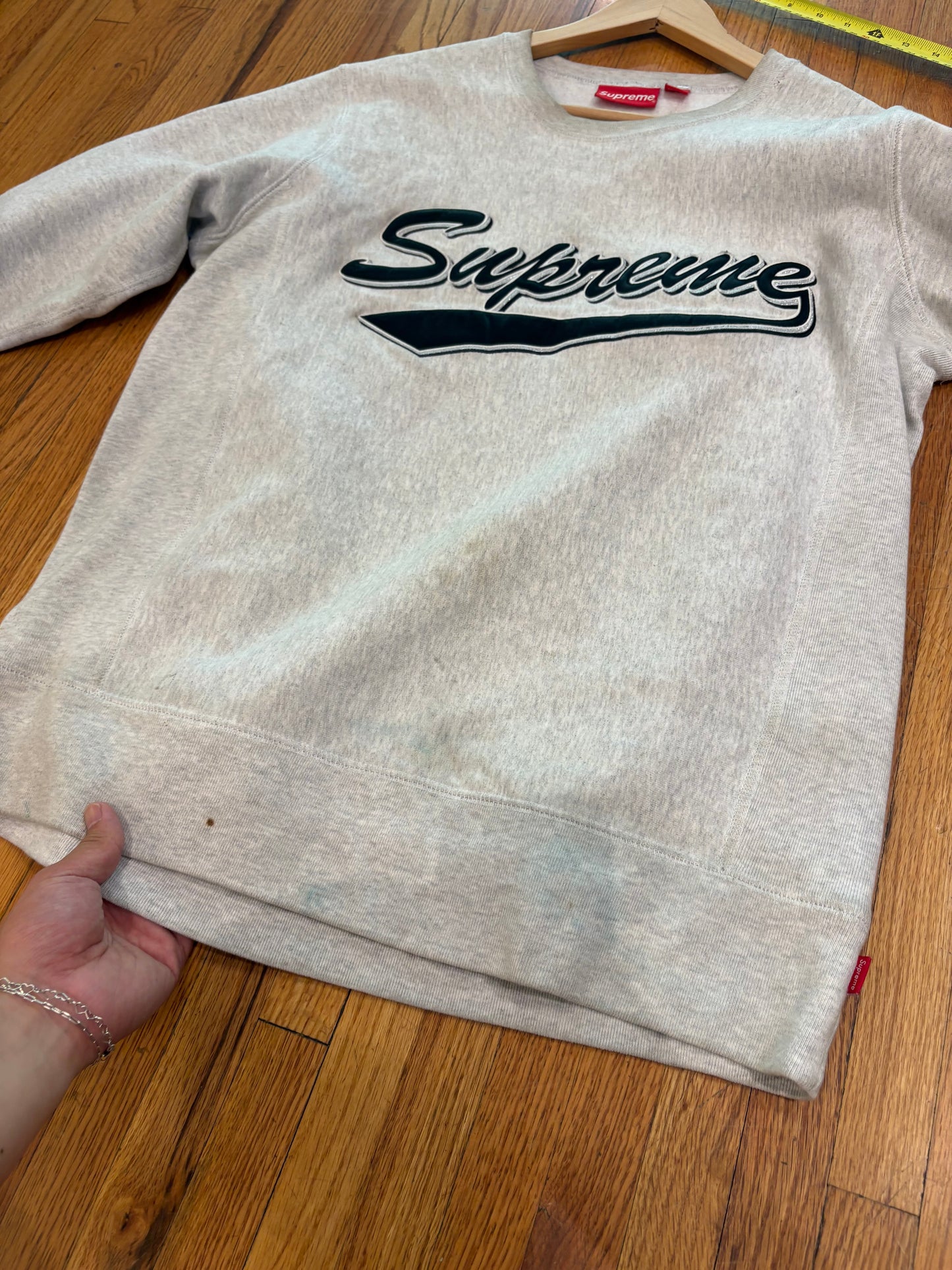 (L) Supreme Script Crewneck ( Staining )