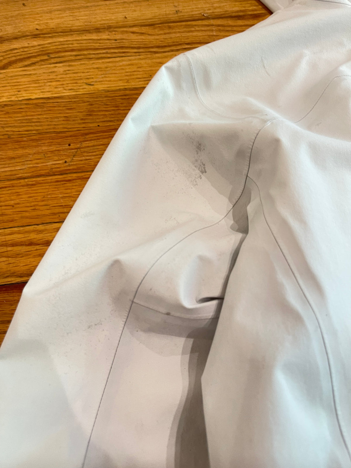(XS) Arc’teryx Beta Platinum White Goretex Jacket
