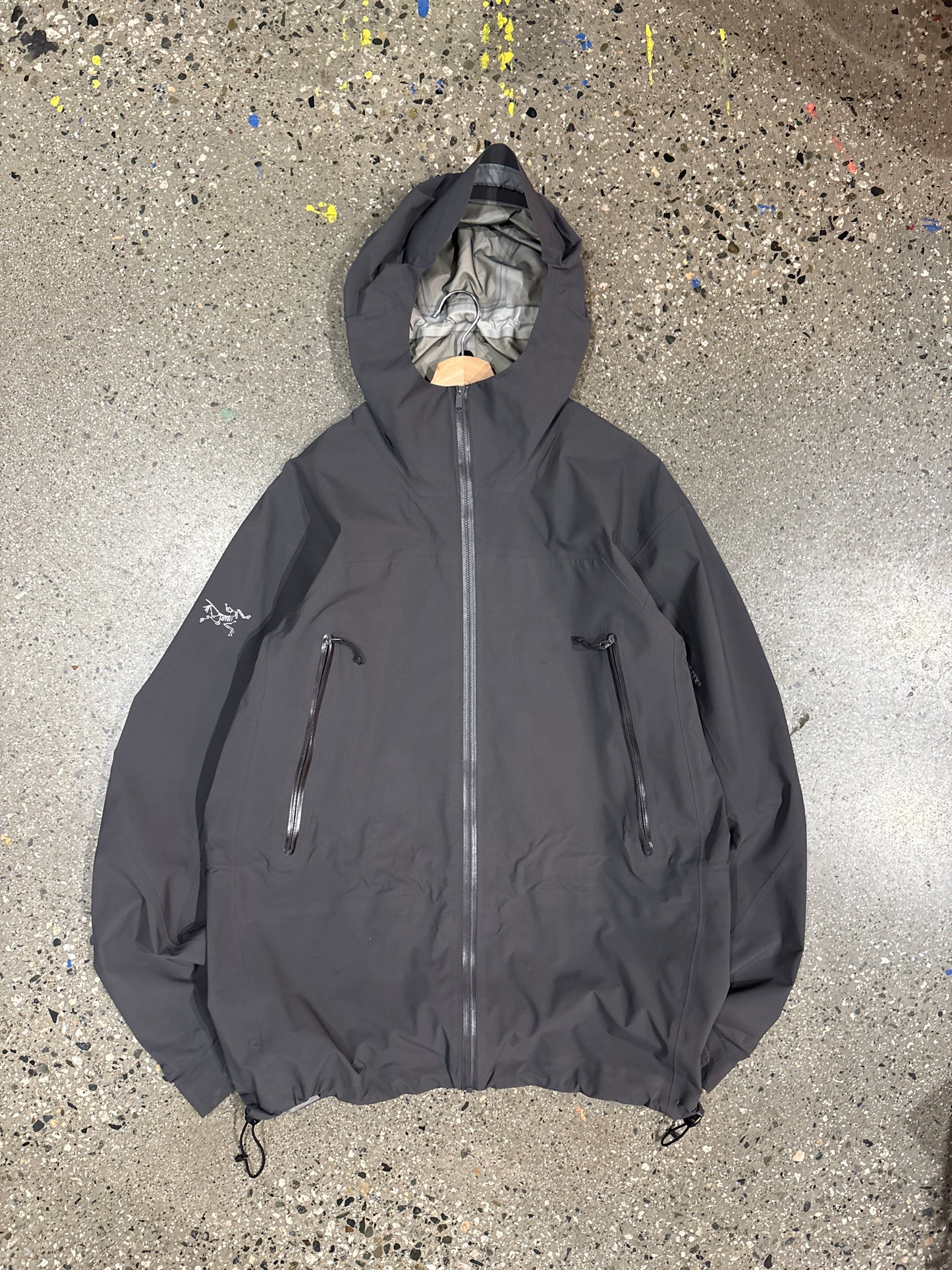 (L) Grey Arcteryx Zeta AR