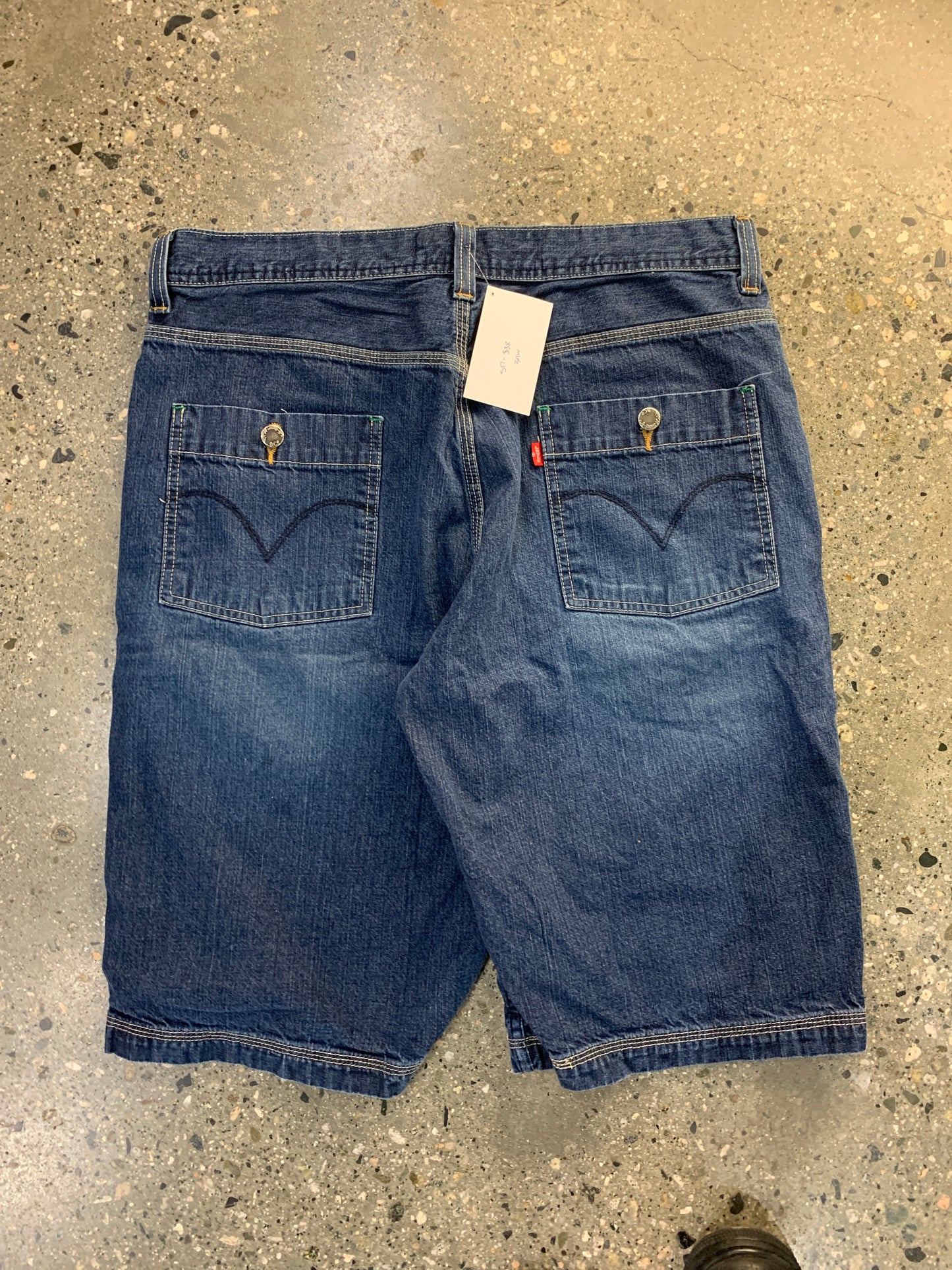 s17 - 34w levi jorts