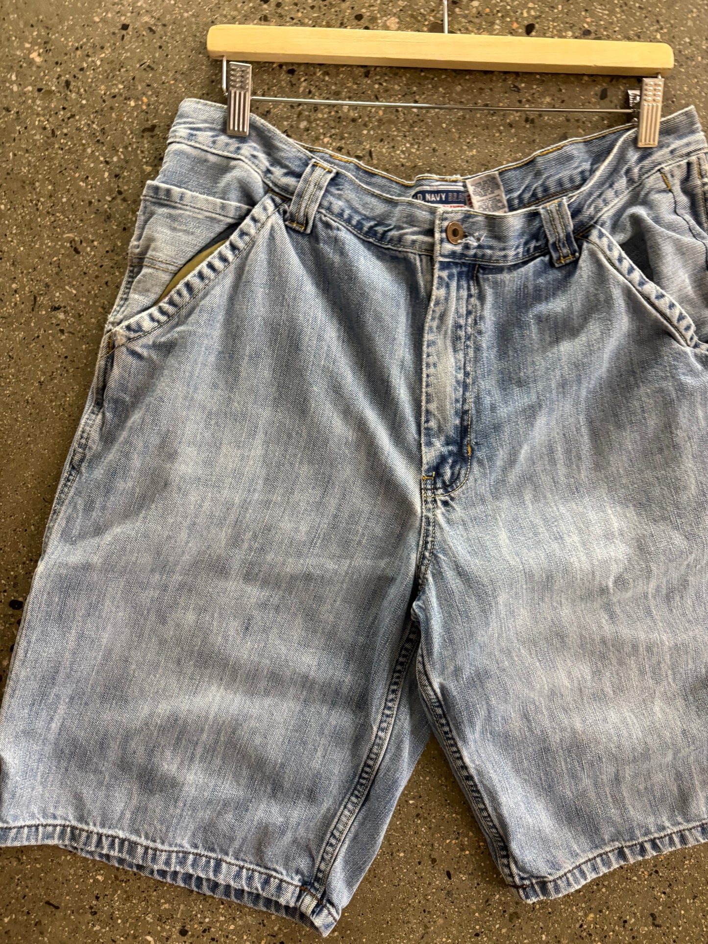36” Old Navy Painters Lightwash Carp Jorts