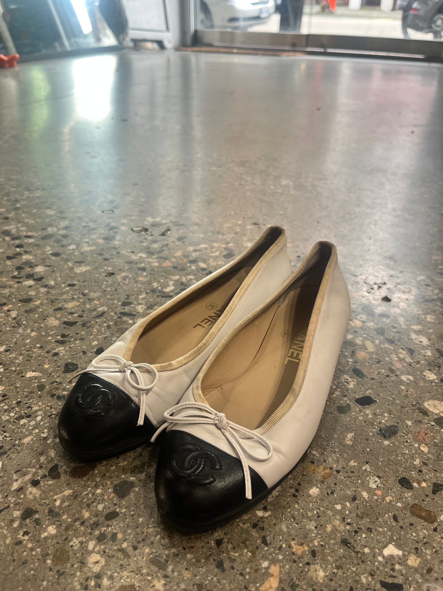 (5.5 US) Chanel Ballet Flats - White