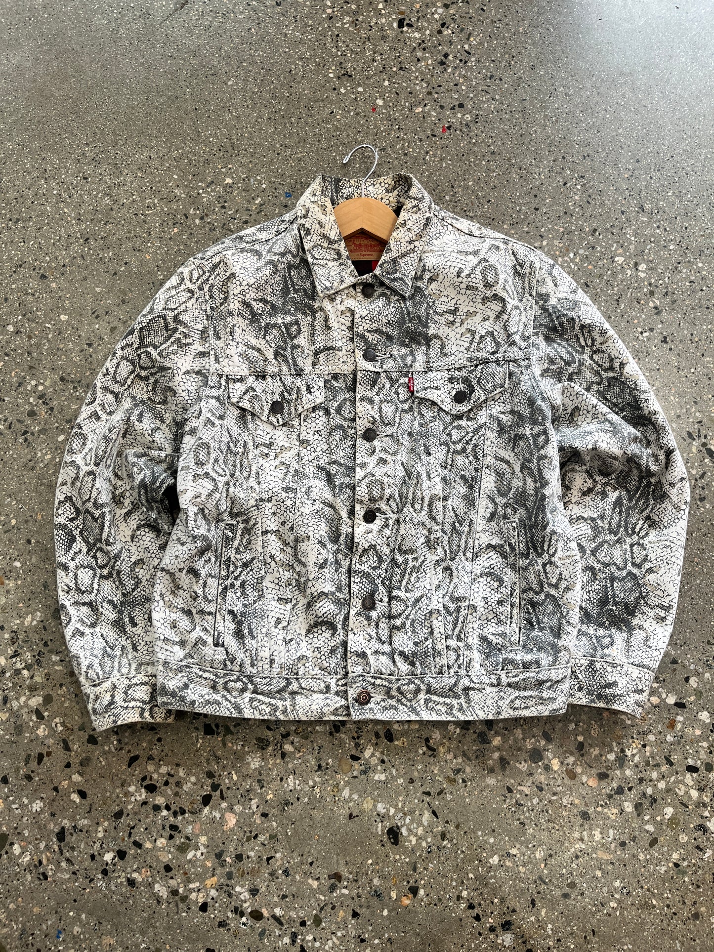 (M) Supreme x Levi Snakeskin Jacket