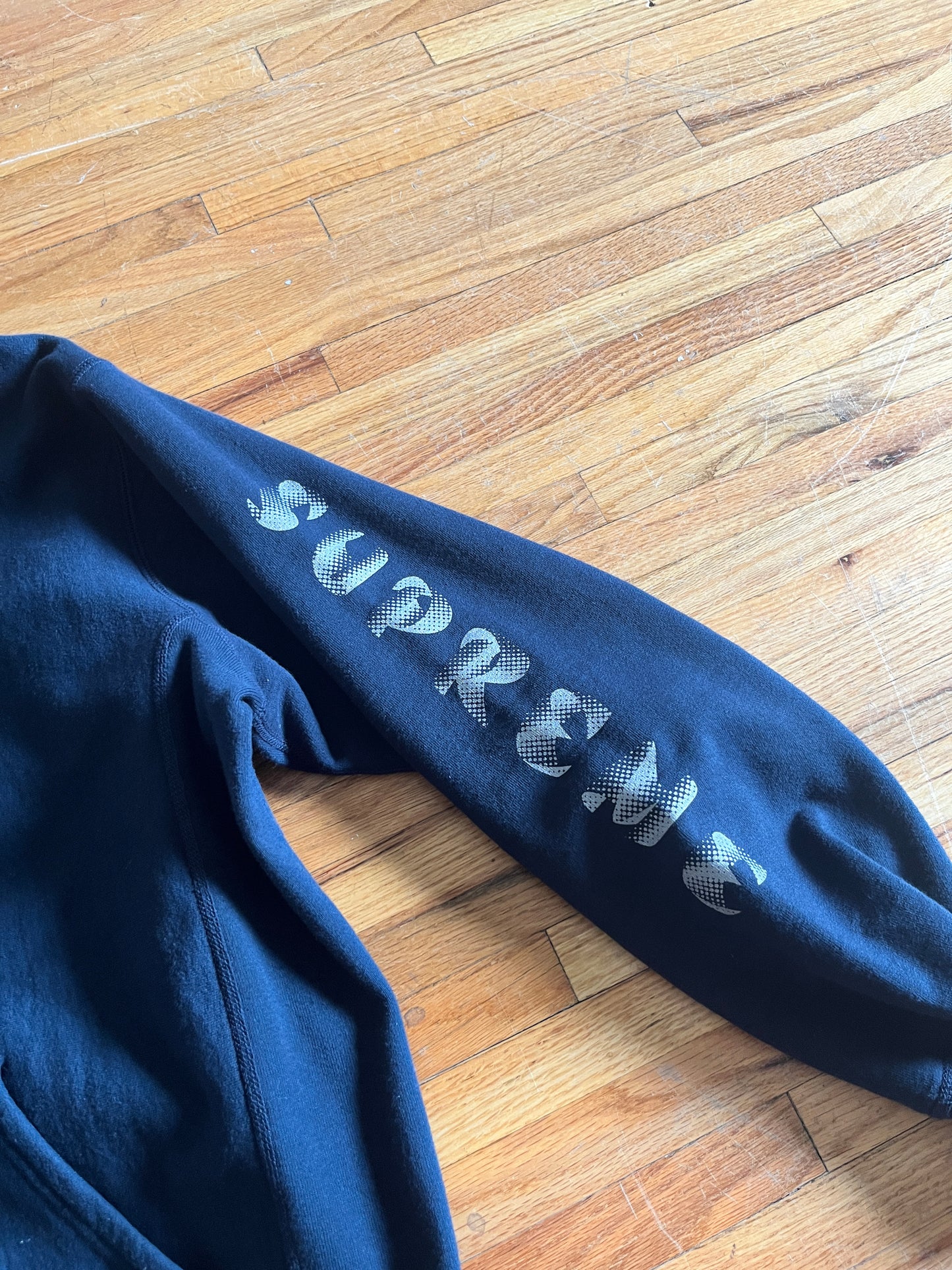 (L) Supreme Arm Script Thick Hoodie