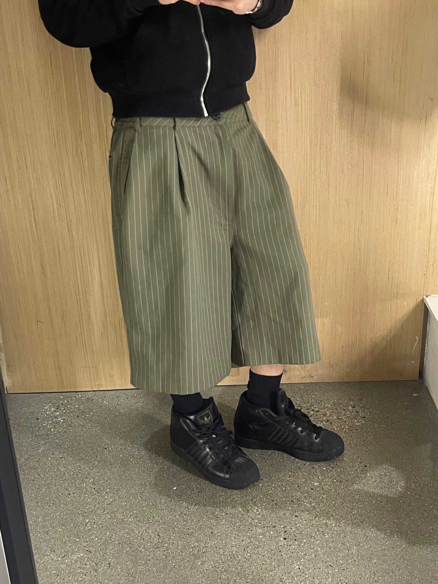 (34”) Stussy Baggy Pinstripe Shorts