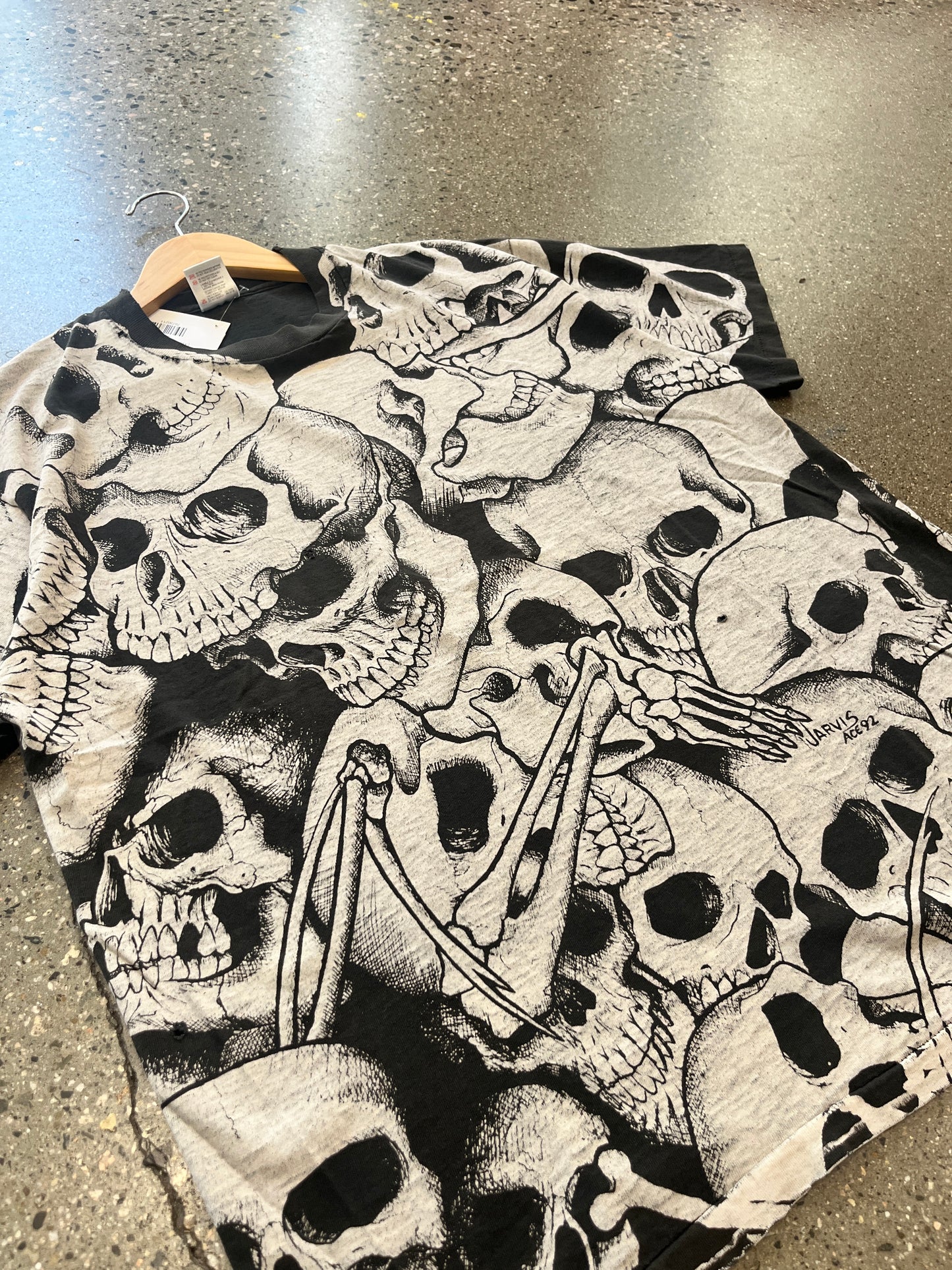 (XL) 1992 Skull AOP tee