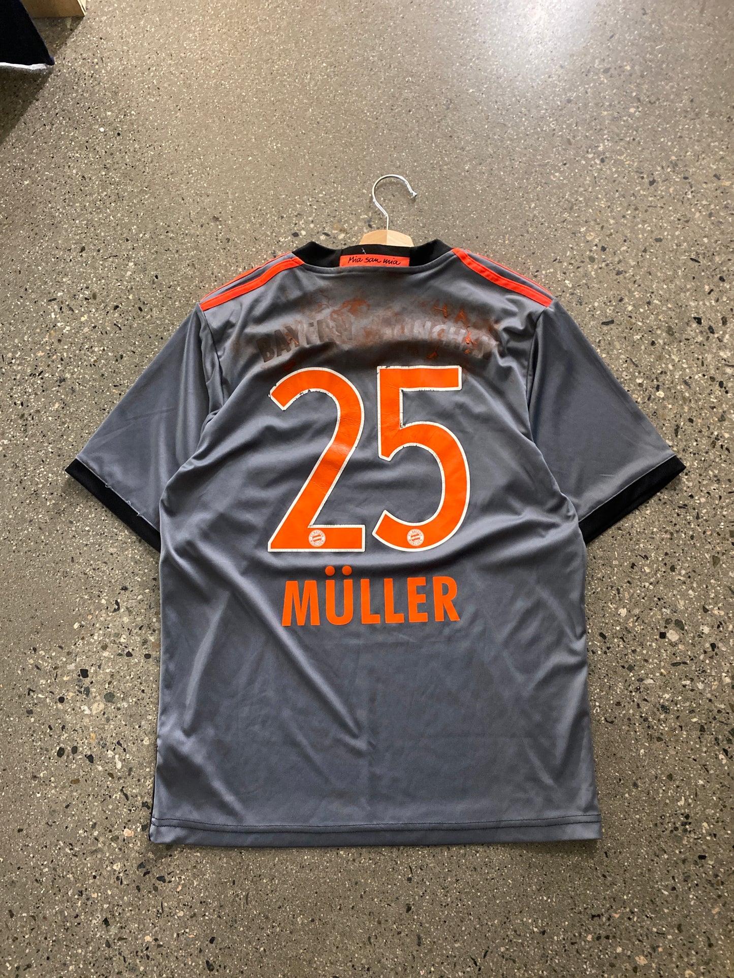 (S) FC Bayern Munchen Kit ( as is )