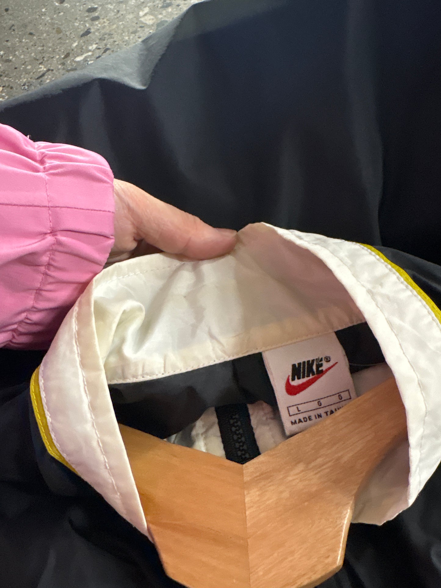 (L) 1990s Nike Windbreaker Black Yellow