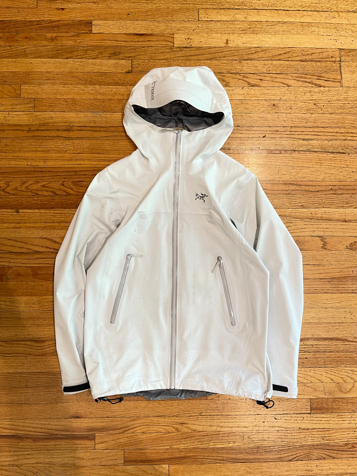 (XS) Arc’teryx Beta Platinum White Goretex Jacket