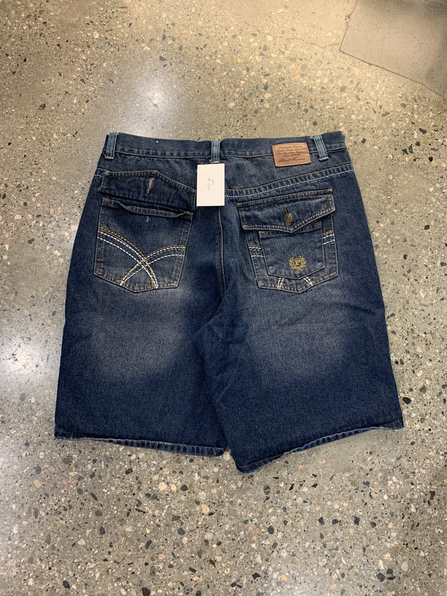 sh27 - 38W Phat Farm Baggy Jorts