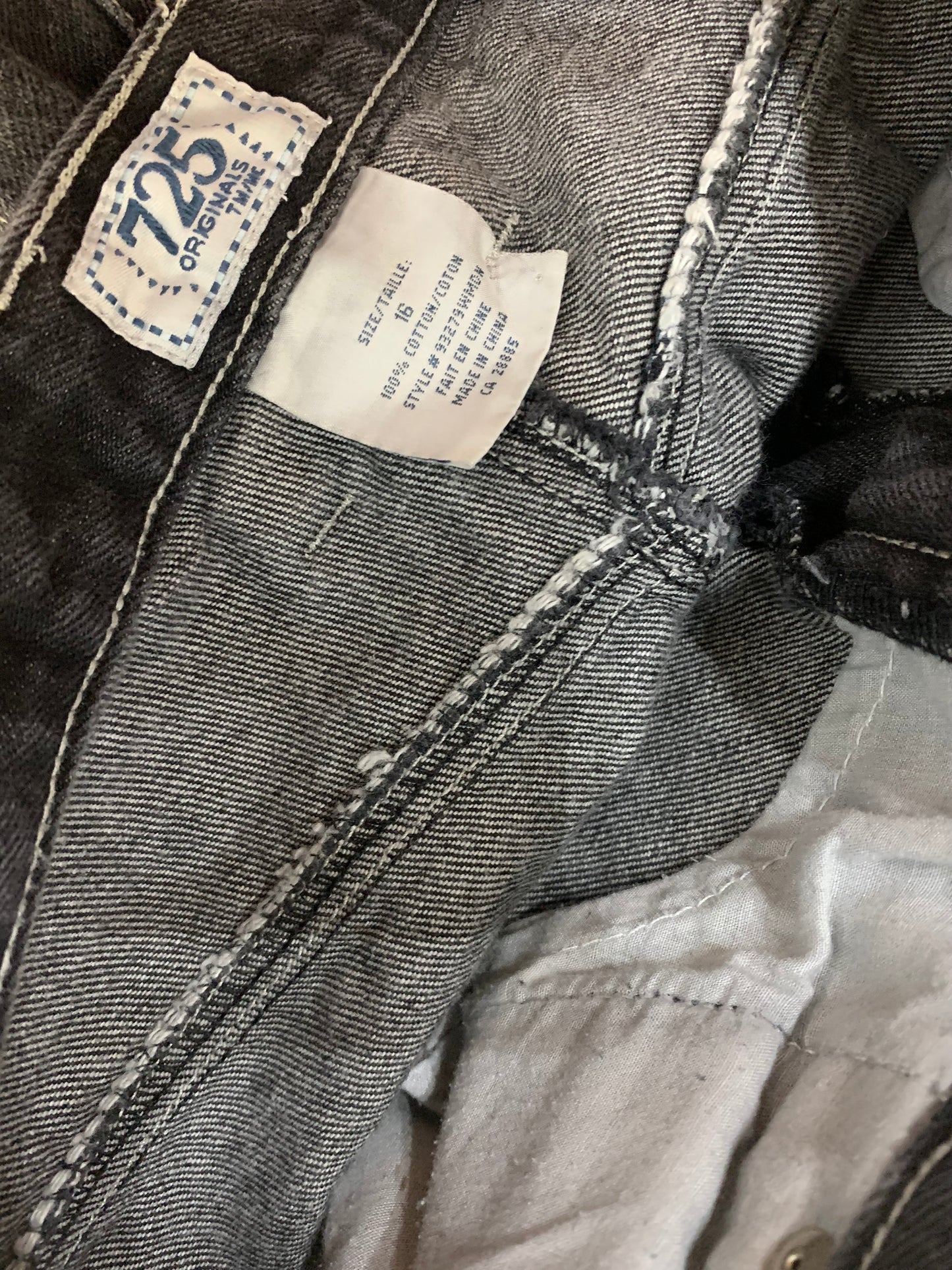(26”) Baggy Black 725 Denim