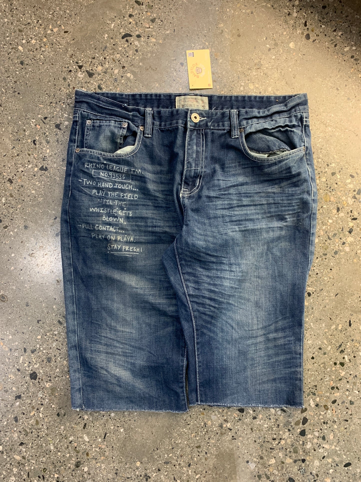 S109 - 38W Ecko Unlimited Cutoffs