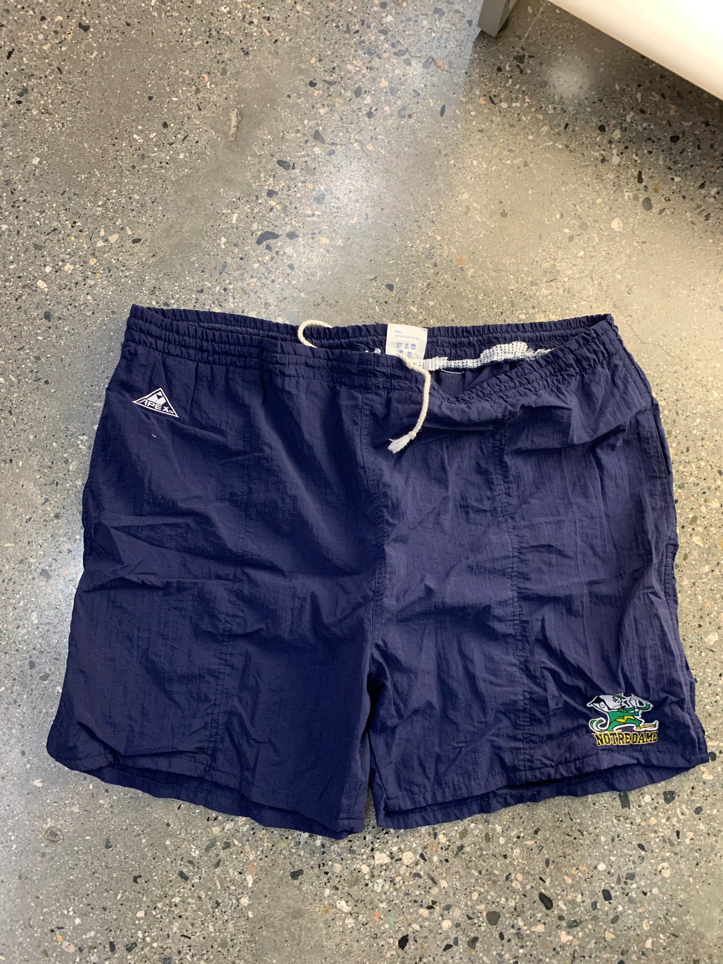 s53 - (xl) apex one notre dame shorts