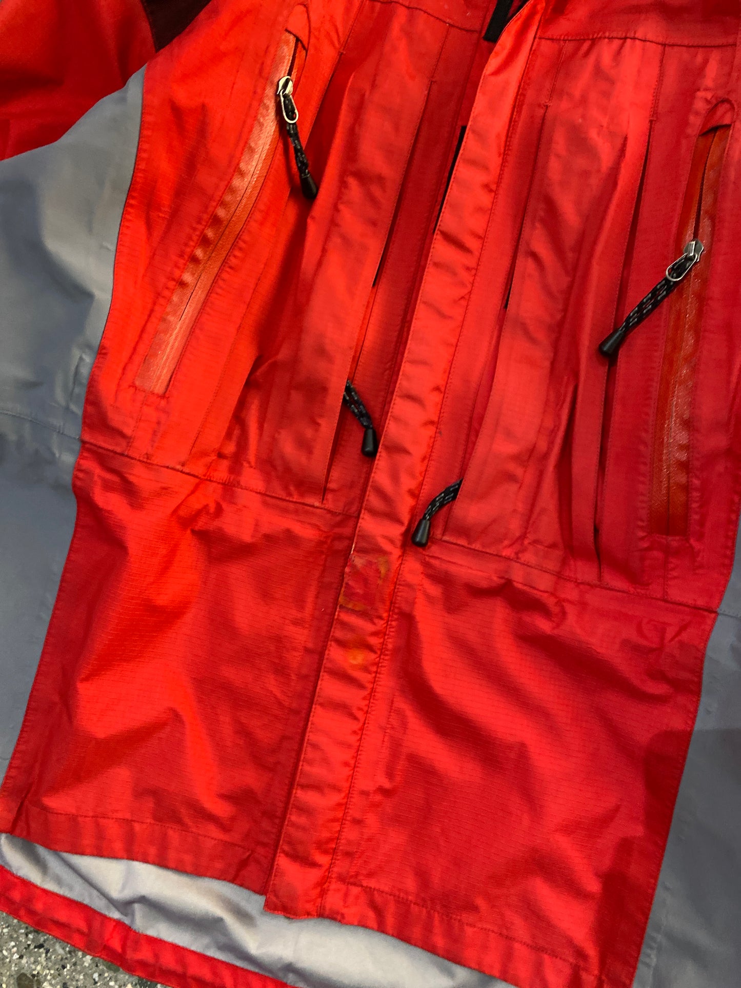 (XL/2X) FW7 - TNF GORETEX XCR JKT RED AND SILVER