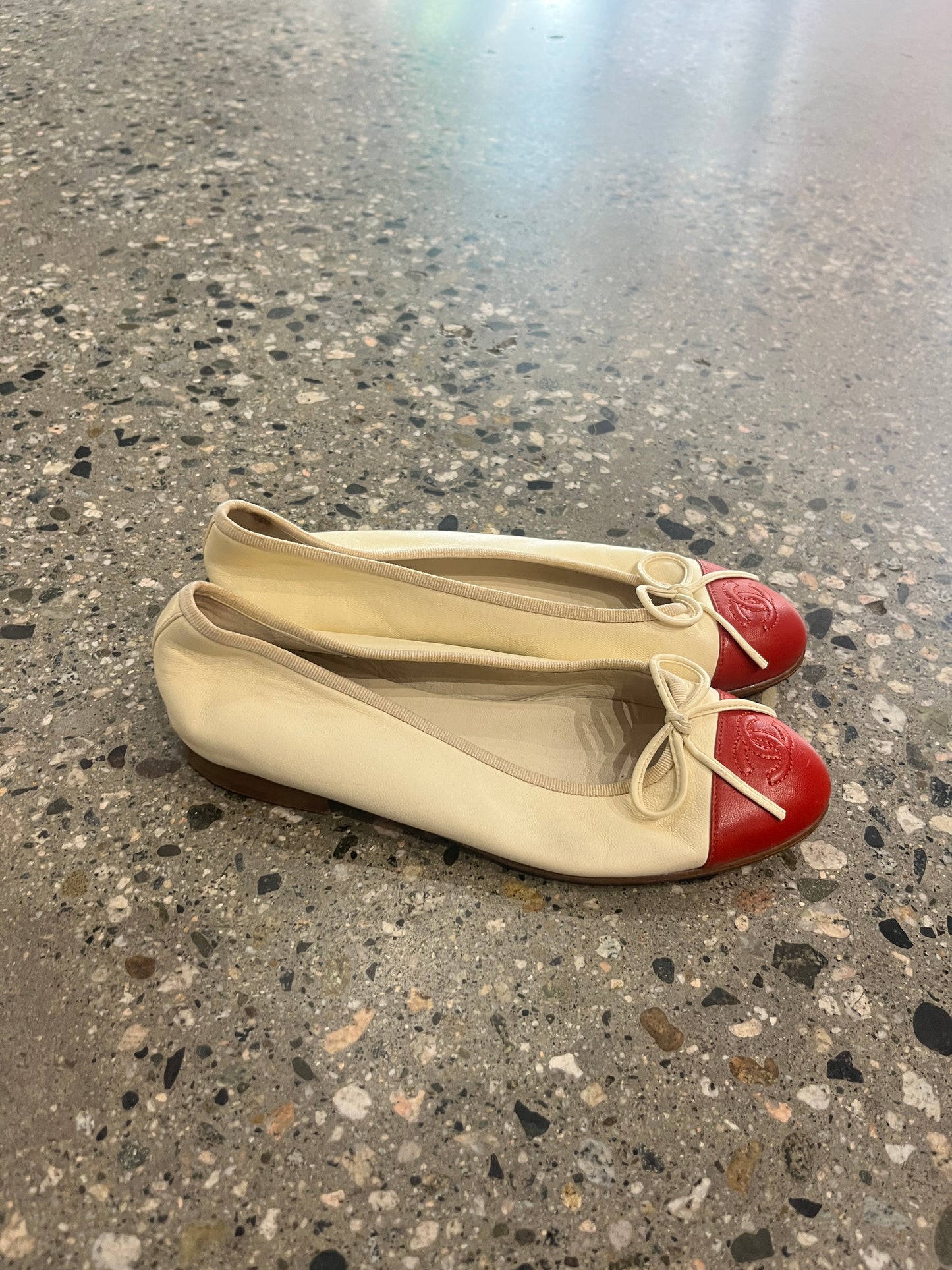 (5.5 US) Chanel Ballet Flats - Cream+Red