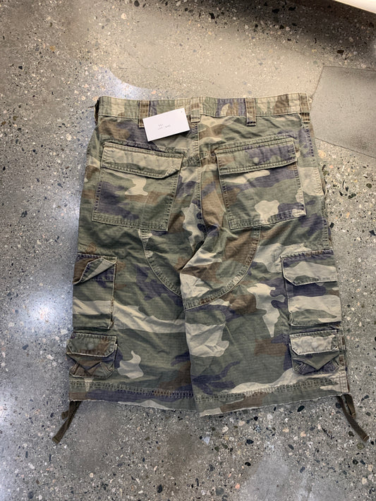 S33 - (33W) Baggy Levi Camo Cargo Shorts