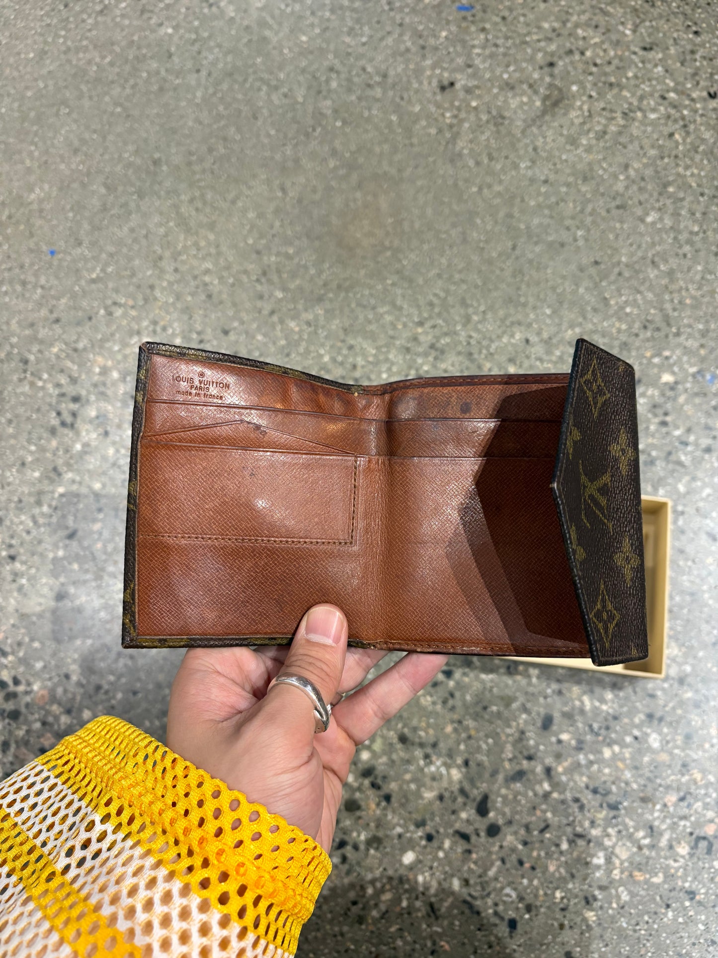 90s Louis Vuitton Trifold Monogram Wallet