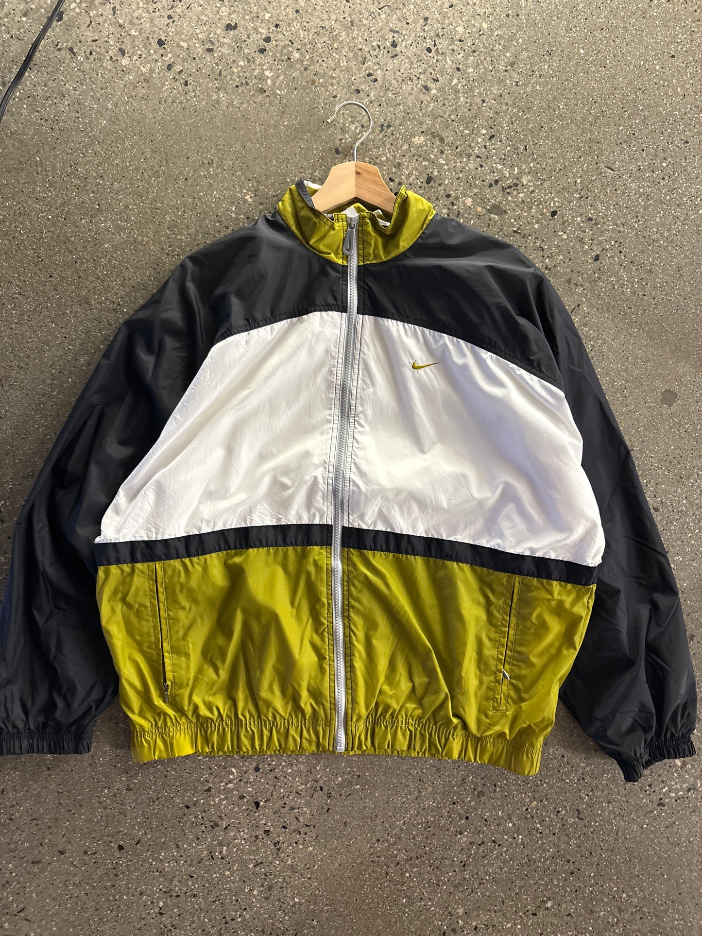 (L) 90s White Black Avocoado Green Nike Windbreaker