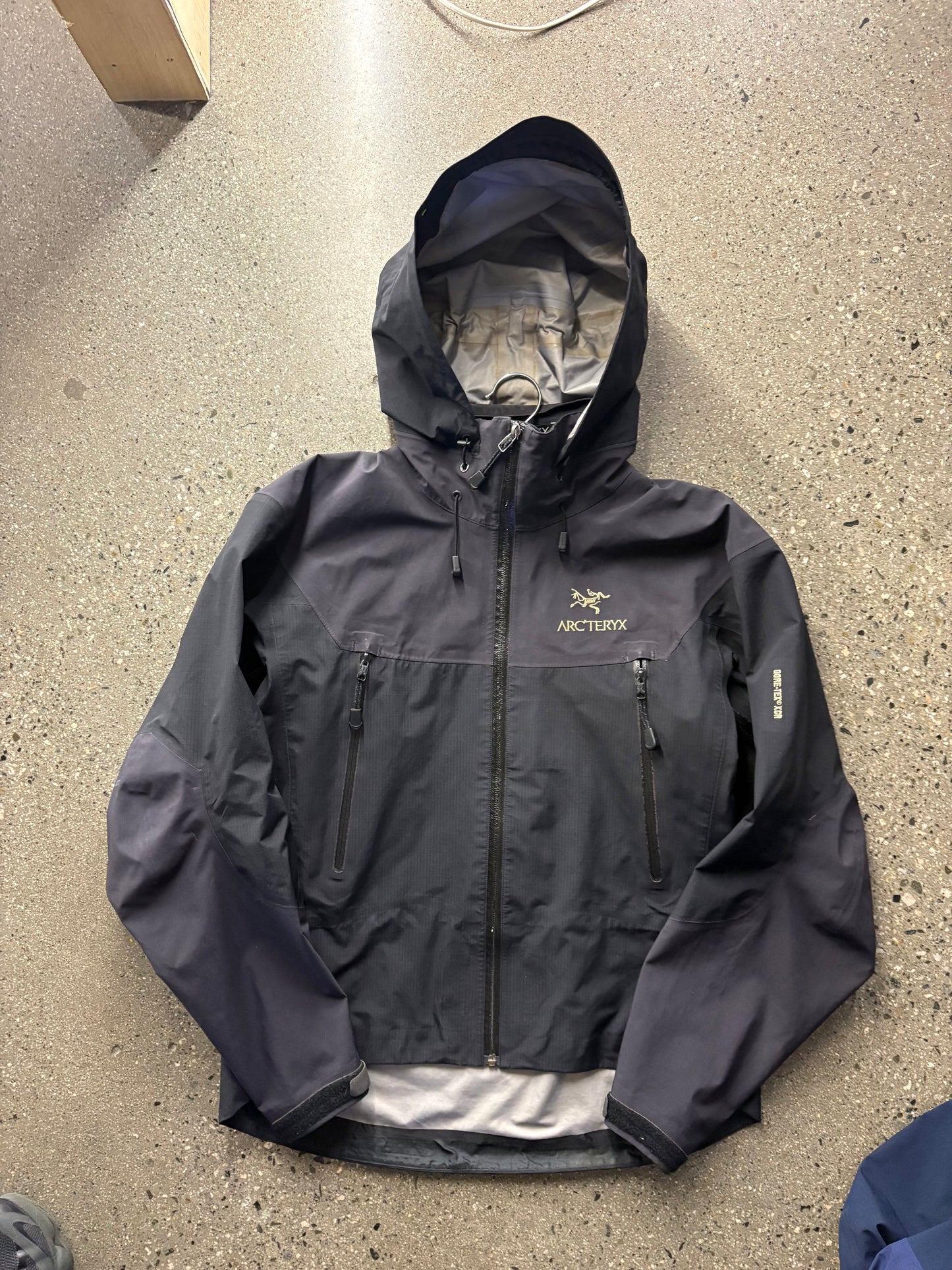 (Mens S) 2000s Arcteryx Beta AR ( as is )