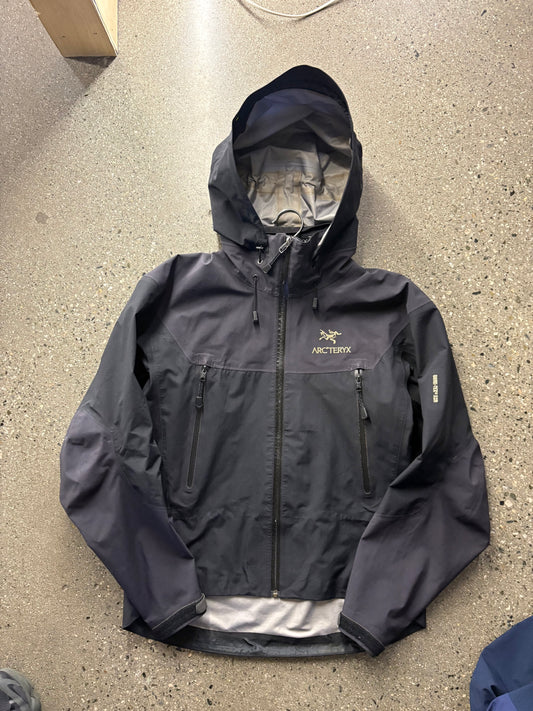 (Mens S) 2000s Arcteryx Beta AR ( as is )