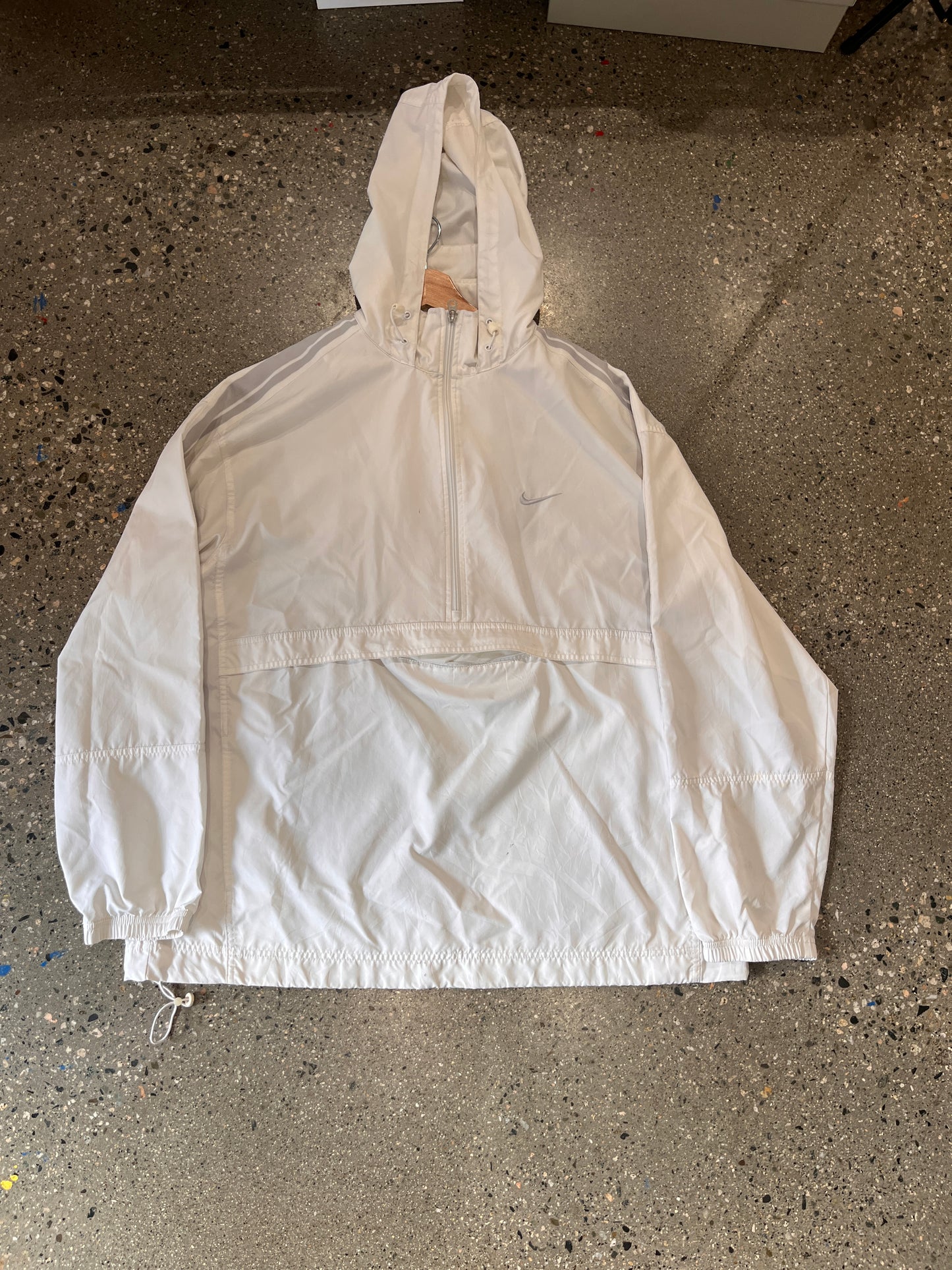 (XL) 2000s Nike White windbreaker with hood