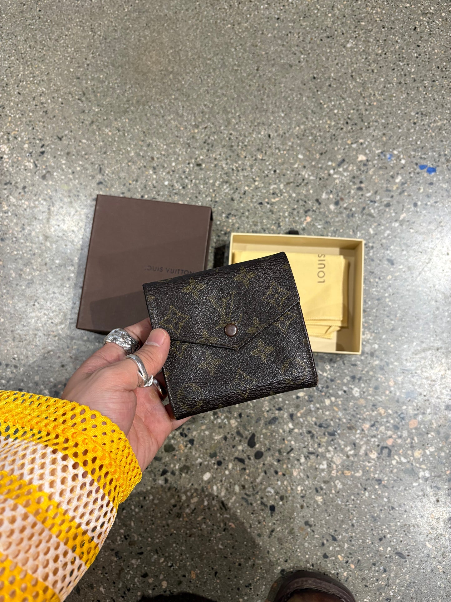 90s Louis Vuitton Trifold Monogram Wallet