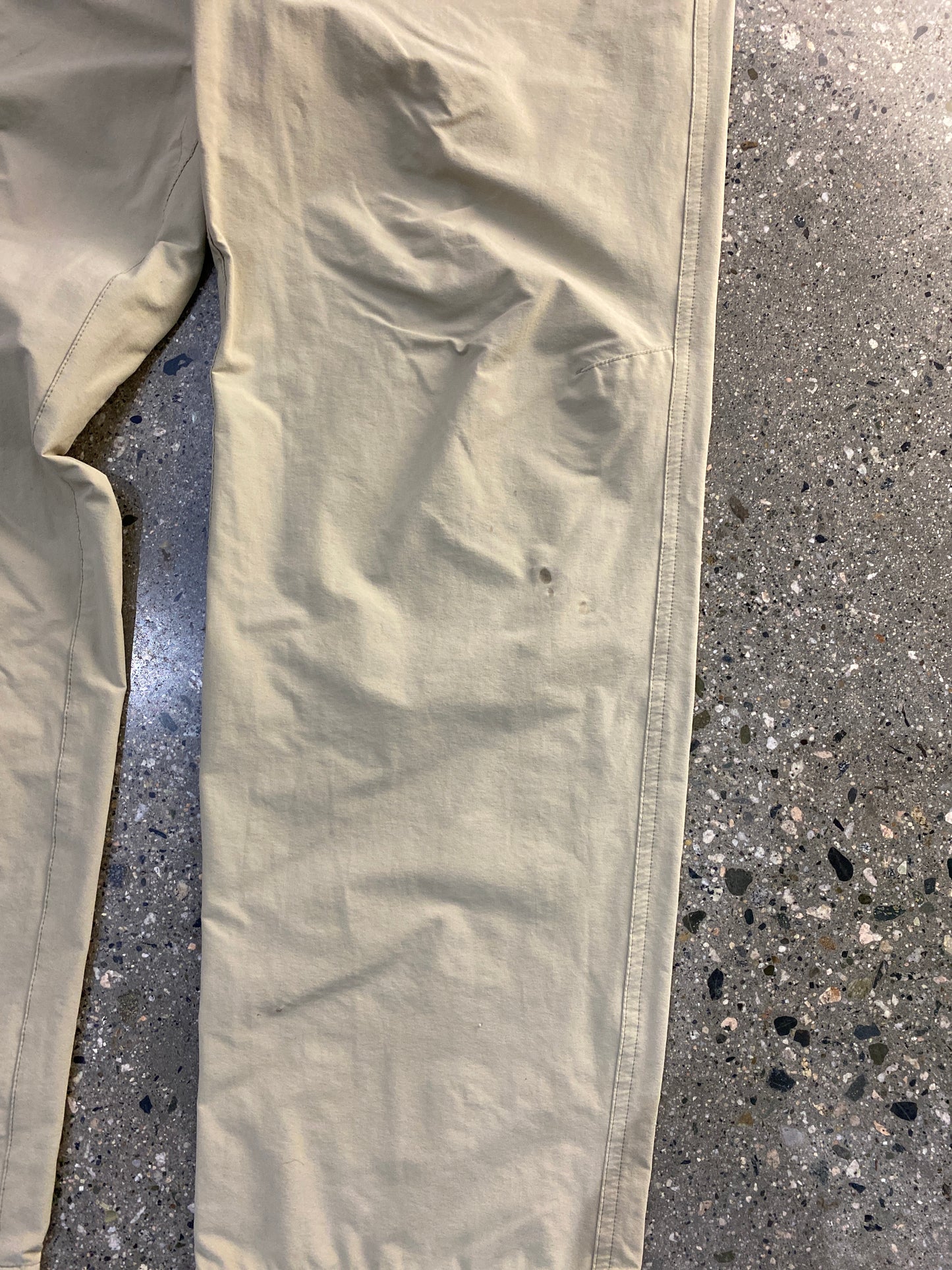 (33”) FW28 - Patagonia Beige Nylons